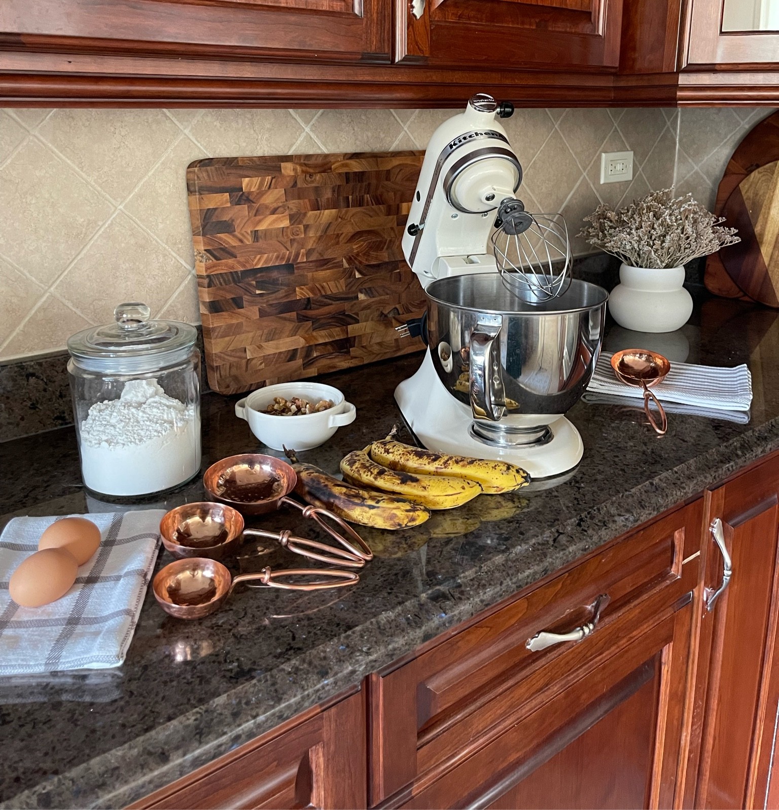 Kitchen essentials found on Wayfair ✨

Kitchenaid Mixer
Scoop set
Kitchen towels
Muffin tin
Muffin tin liners
Cutting board
Bowl
Jar
Kitchen essentials
Wayfair



#LTKhome #LTKHoliday #LTKsalealert