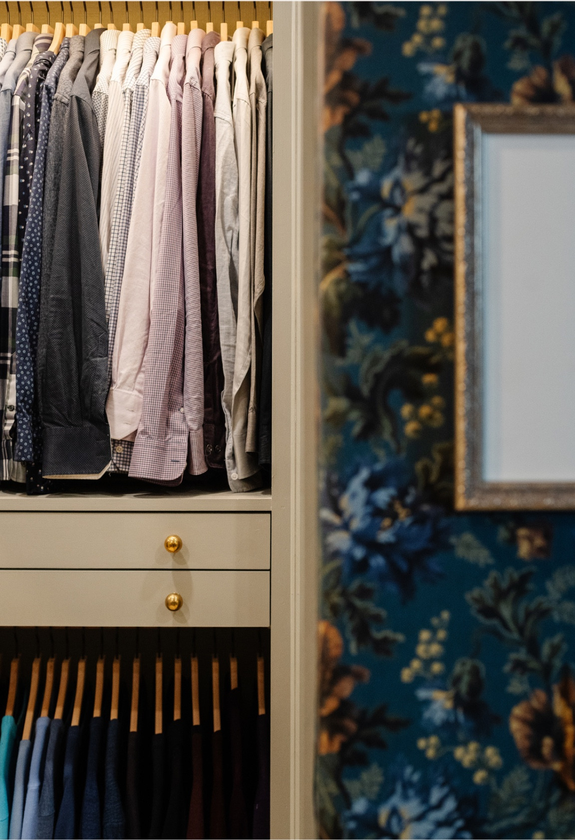 Brass hardware, moody wallpaper, floral wallpaper 

#LTKhome