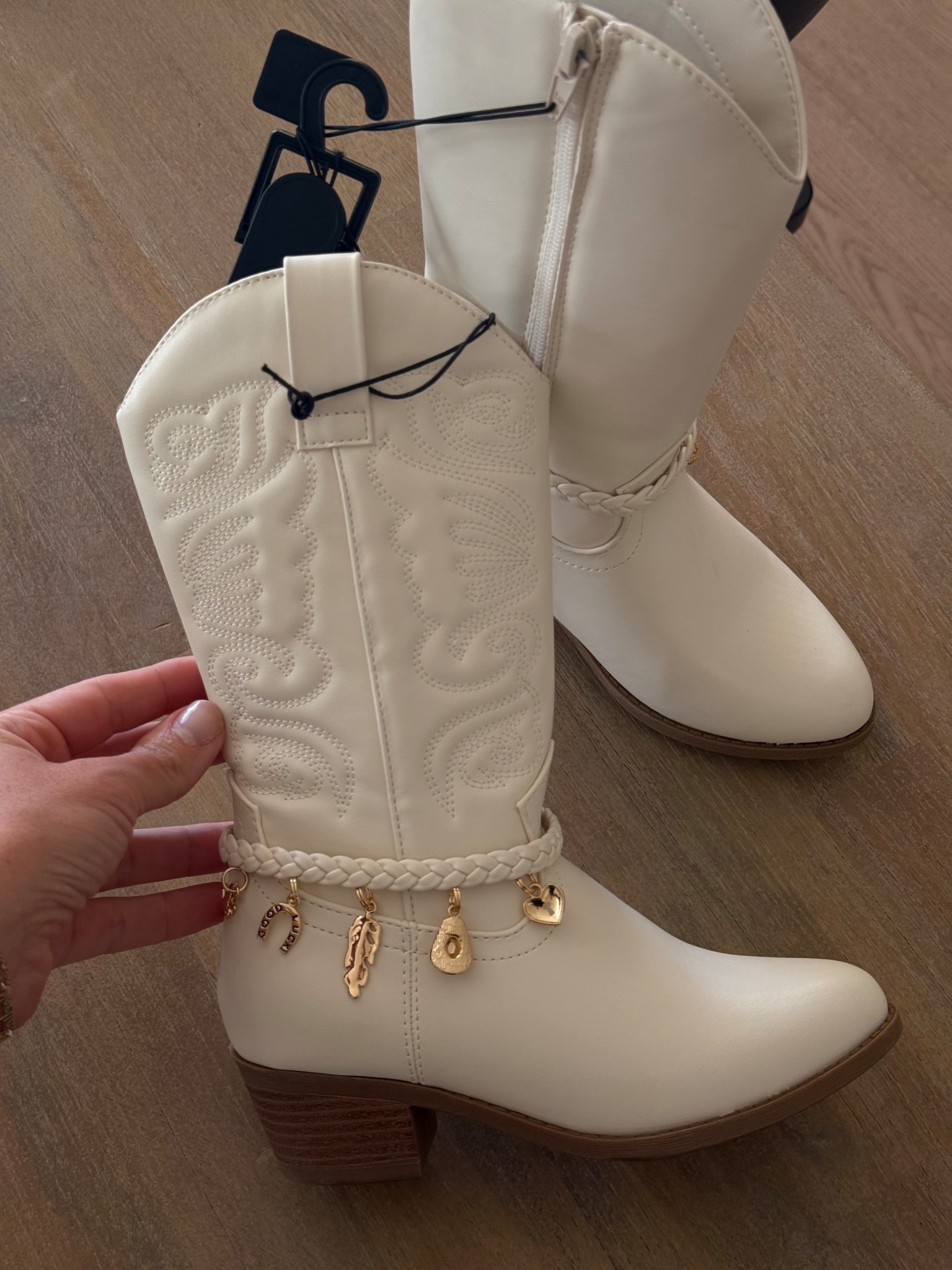 Walmart girls cowboy boots // love the charms!

Girls shoes 
Kids


#LTKKids #LTKFestival #LTKSeasonal