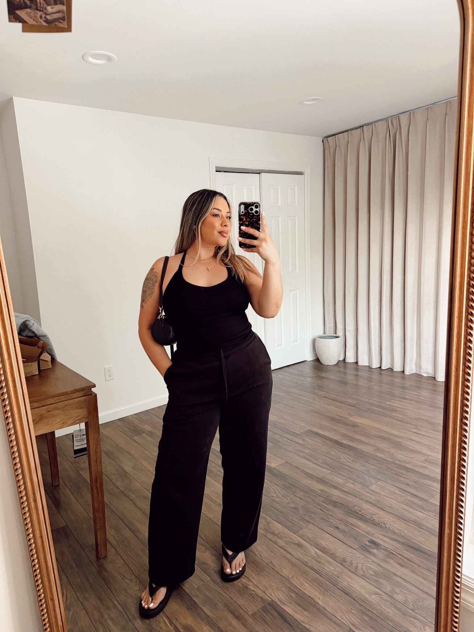 Comfy ootd🖤

#LTKootd #LTKSeasonal #LTKMidsize