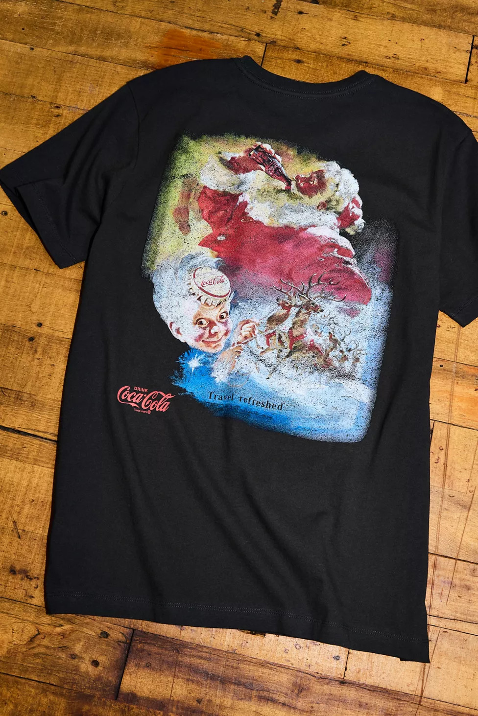 Coca-Cola Vintage Holiday Graphic Tee | Urban Outfitters (US and RoW)