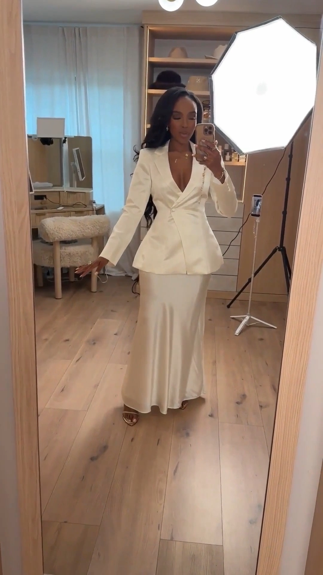 Scroll to shop! This satin full white look will stop them dead in their tracks. Beautiful satin set perfect for date nights, weddings and events or parties ✨

#LTKootd #LTKPetite #LTKBeauty

#LTKootd #LTKPetite #LTKgrwm