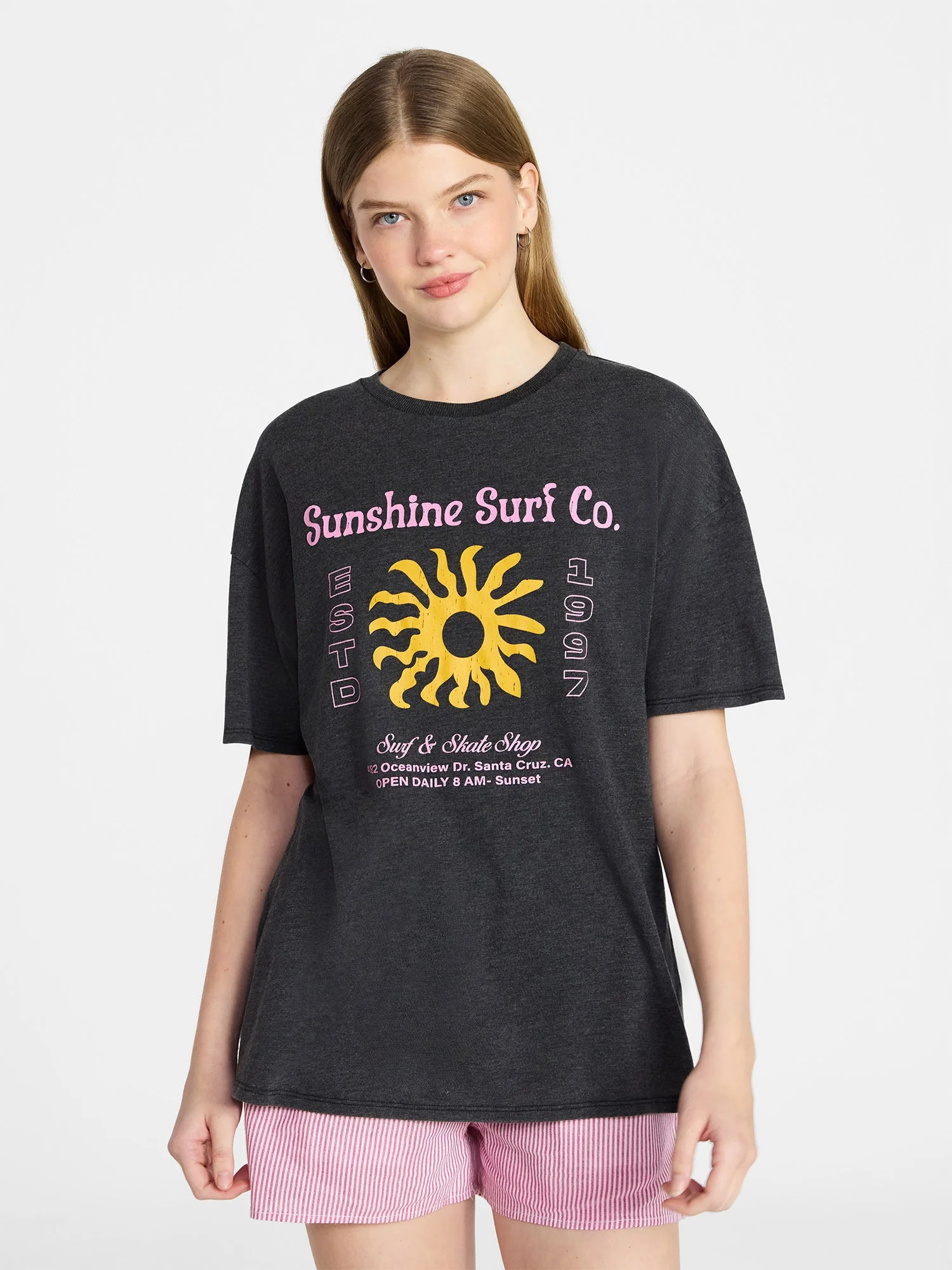 No Boundaries Graphic Oversized Boyfriend Tee, Women's XXS-XXL | Walmart (US)