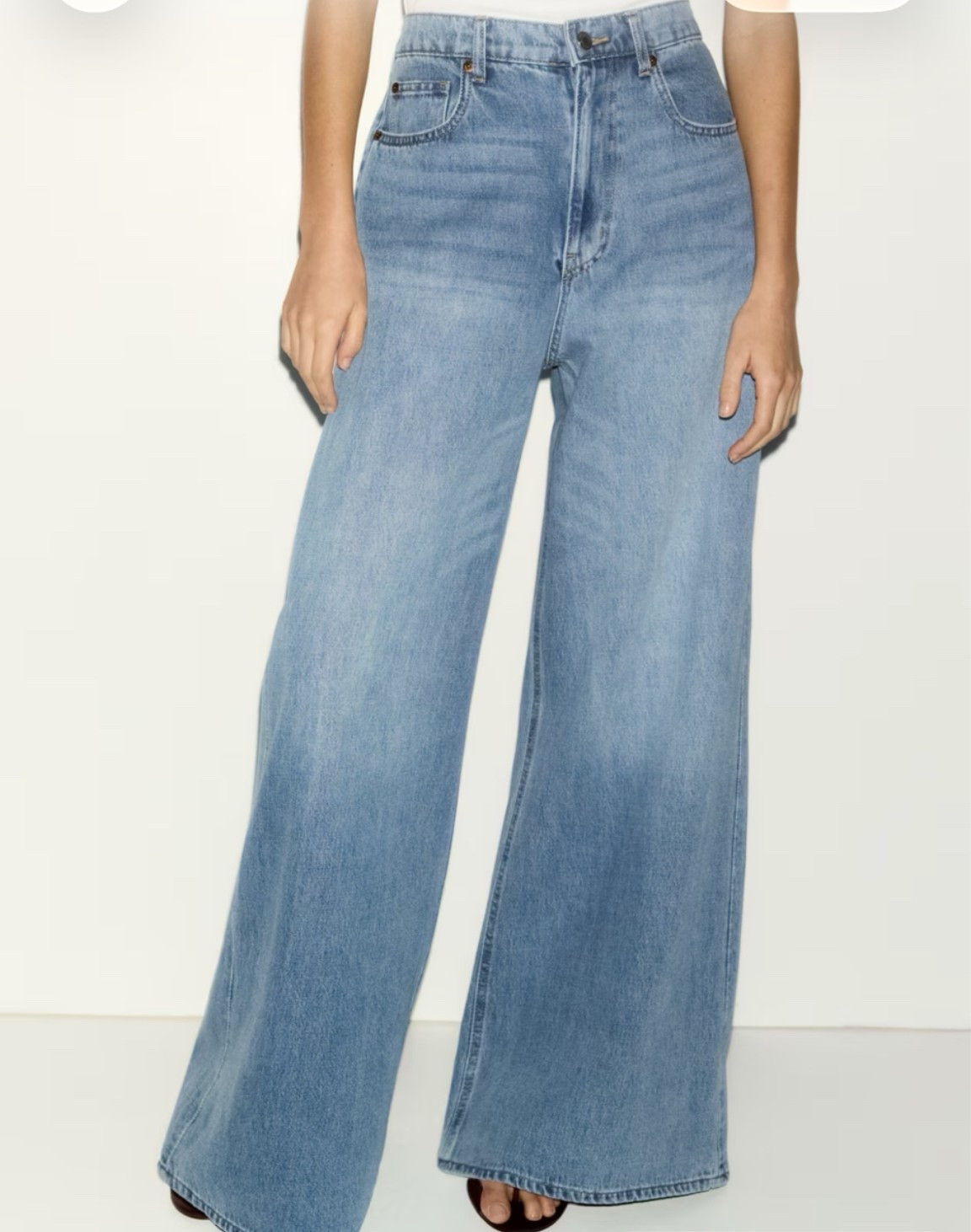 Wide leg jeans.  Available in 3 washes

#LTKSaleAlert #LTKootd #LTKmomlife