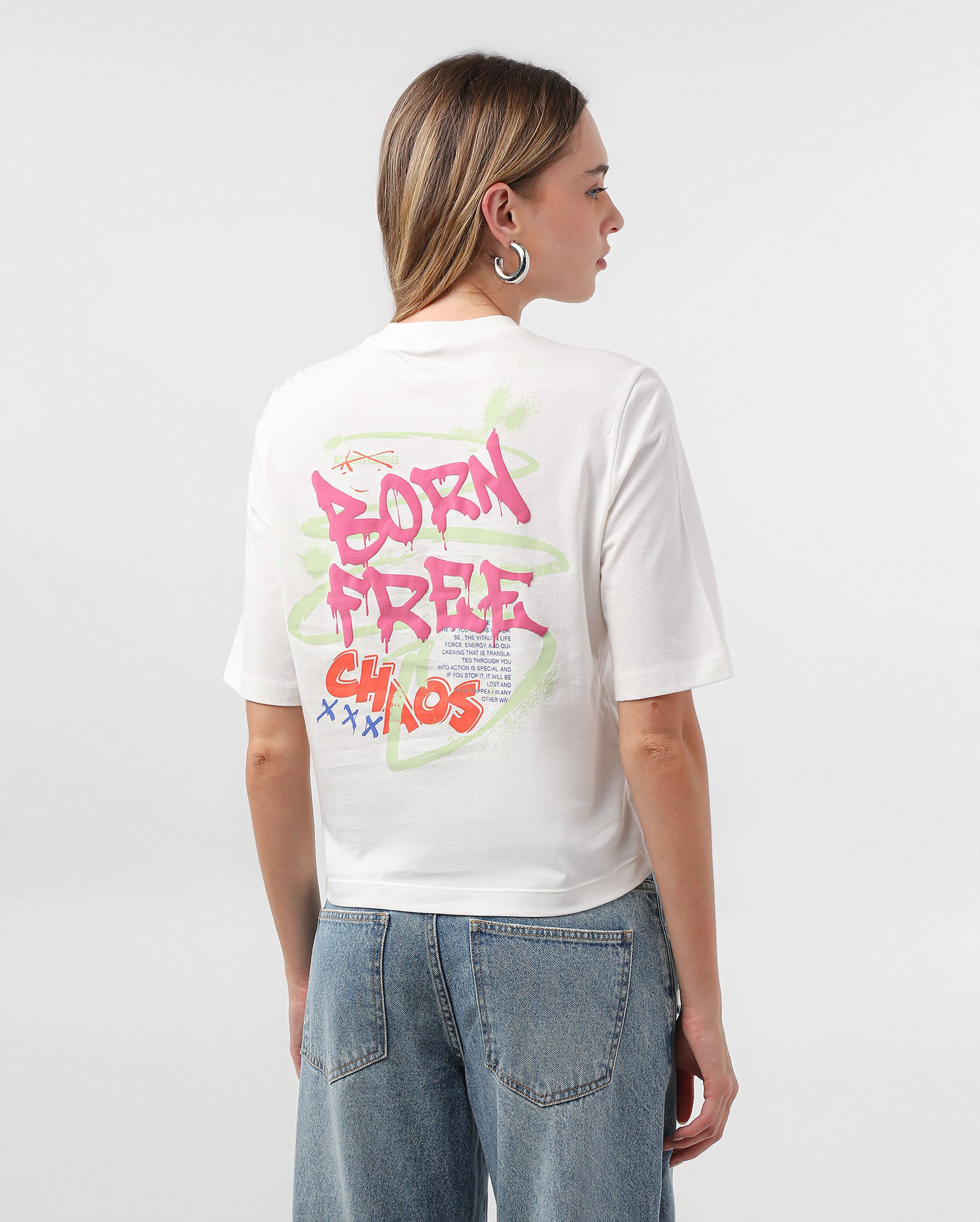 Camiseta feminina manga curta Born Free branca | Pool | Riachuelo (BR)