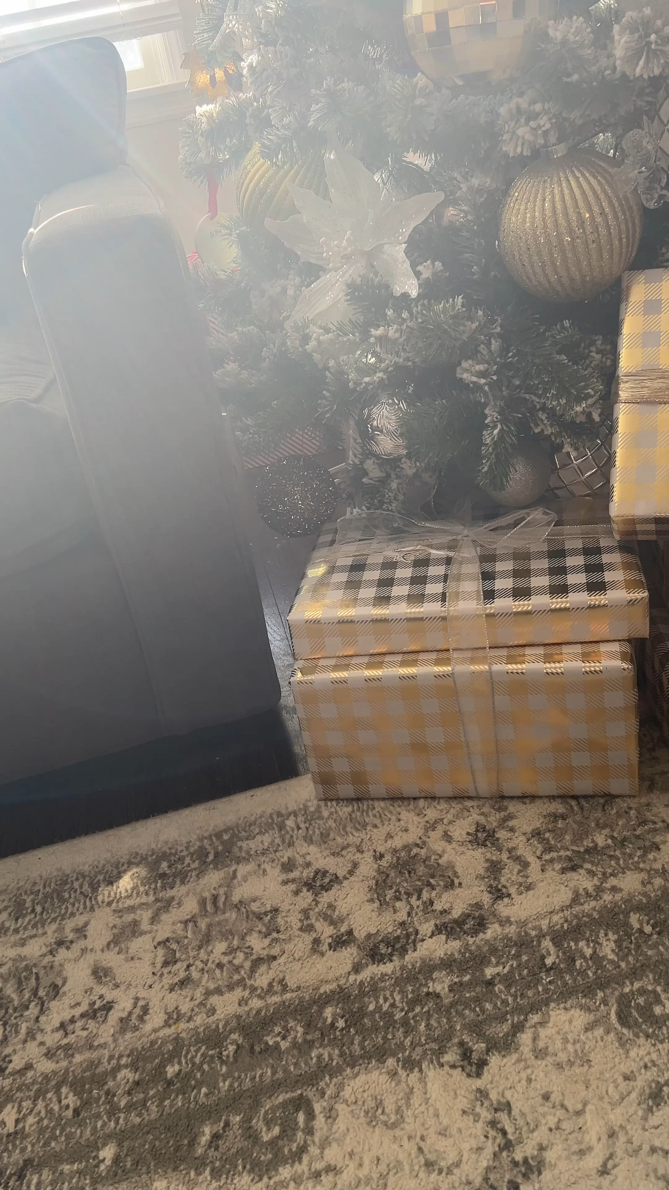 These festive bows are the *easiest* way to elevate your gift wrapping in seconds. 

Perfect for busy holiday prep or when you don’t have it in you to tie one more ribbon!✨🎄


#GiftWrappingMadeEasy #HolidayHacks