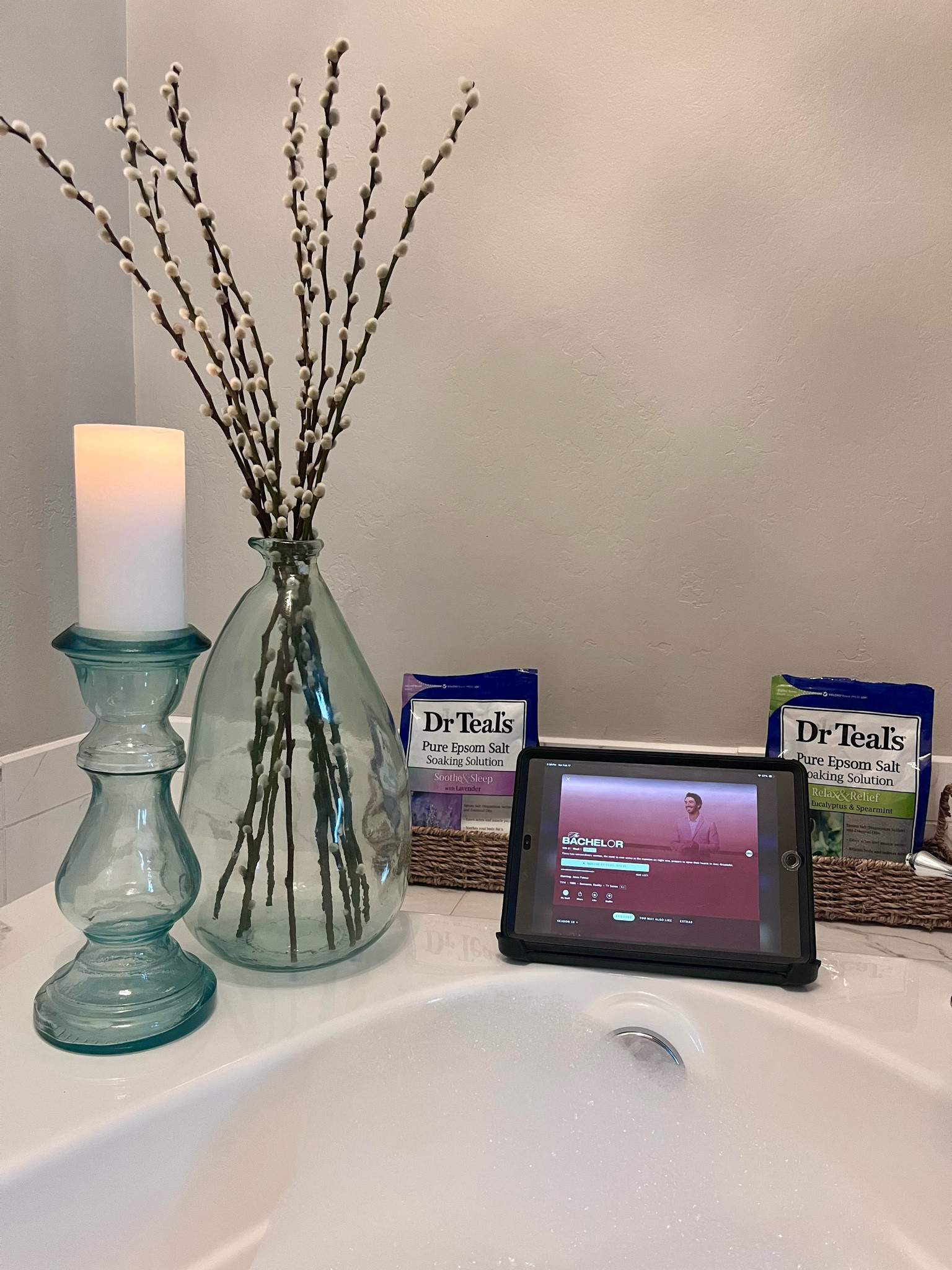Self Care Saturday 

Doesn’t get much better than a hot bubble bath with epsom salts and The Bachelor 🛁 🫧 

#bath #bubblebath #bathsalts #candles #candleholder #glassvase #driedflorals #pussywillows #drteals #lollia #worldmarket

#LTKbeauty #LTKhome #LTKfindsunder50