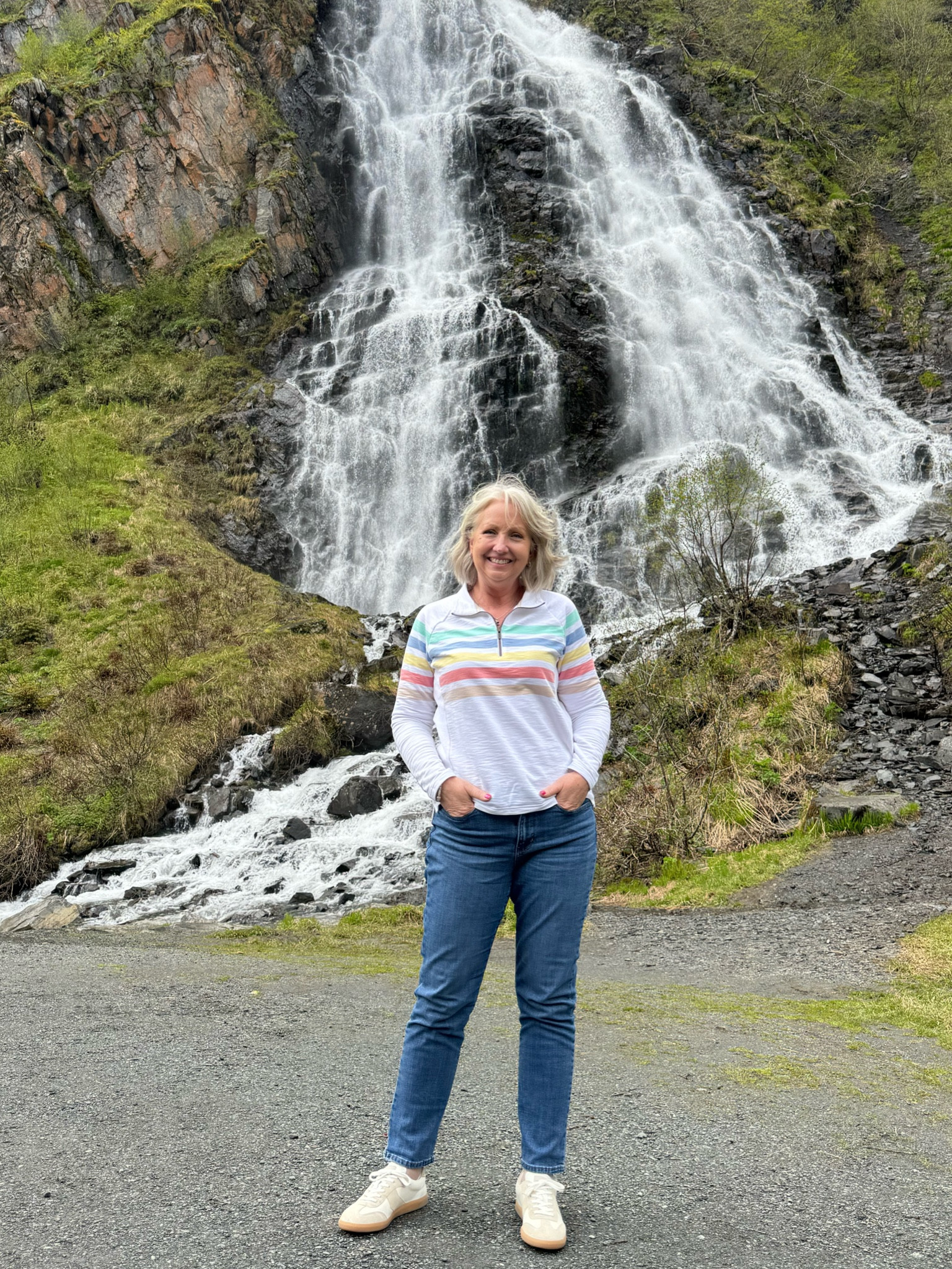 My OOTD!✨ Today we are just outside Valdez, Alaska. We’ve driven alongside the Alaska pipeline through three mountain ranges from Fairbanks to Valdez!🏔️

#LTKOver40 #LTKActive #LTKTravel