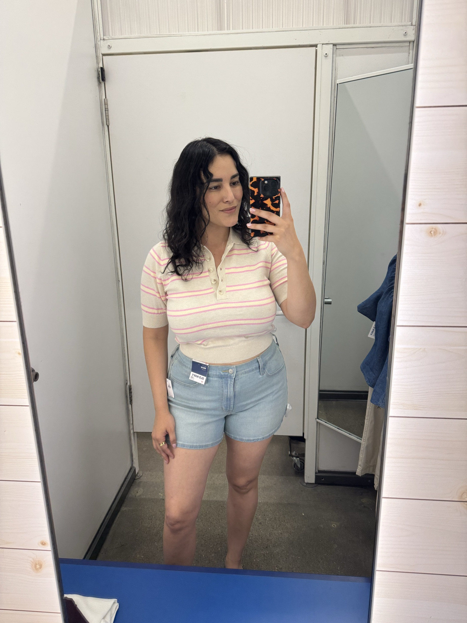 Love a polo shirt moment with denim shorts, an easy everyday spring look.

Top // M
Shorts // 10

#LTKootd