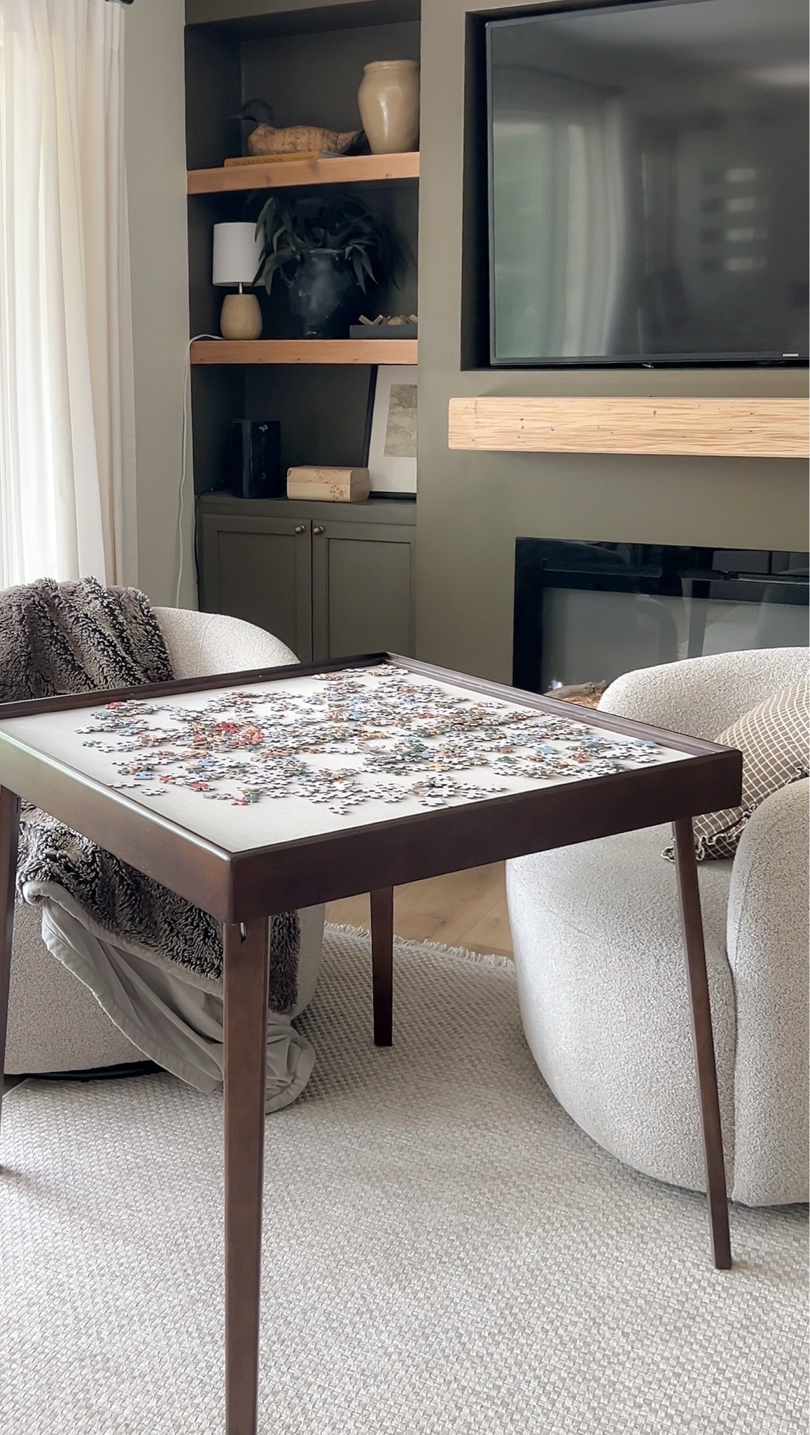 Portable folding puzzle table! 💯