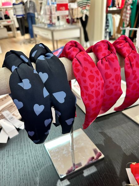 These heart headbands from Loft are the cutest accessories for the Valentine’s Day 

#LTKsalealert