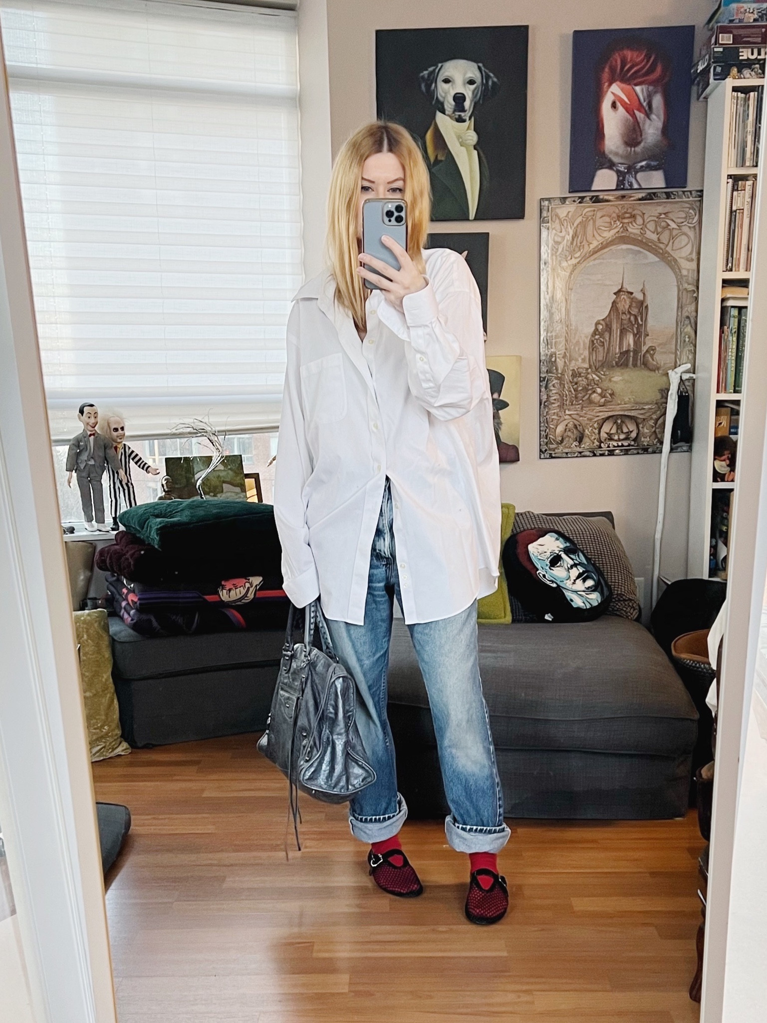 Classic jeans and shirt, trendy shoes and sock colour.
Shirt, bag, and jeans are all secondhand/vintage.
. 
#winterlook  #torontostylist #StyleOver40 #meshflats  #secondhandFind #fashionstylist #slowfashion #FashionOver40  #MumStyle #genX #genXStyle #shopSecondhand #genXInfluencer #genXblogger #secondhandDesigner #Over40Style #40PlusStyle #Stylish40


#LTKstyletip #LTKover40 #LTKshoecrush