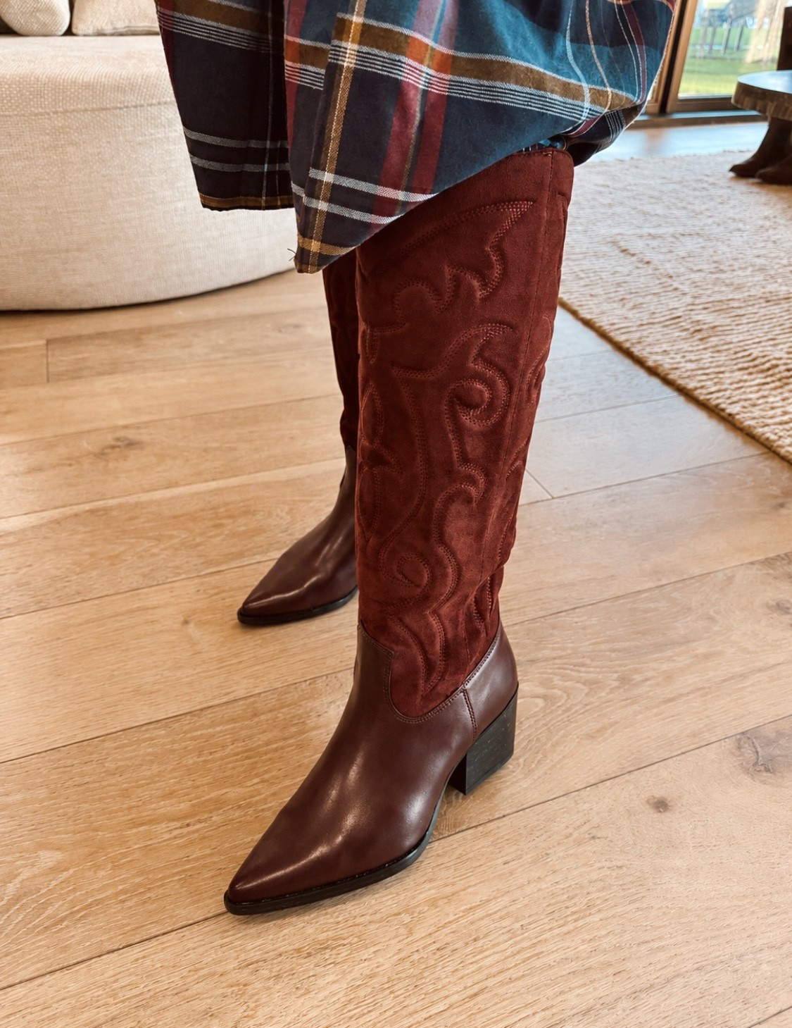 These western burgundy boots from @Target are perfect for fall! 🤎 Paired with this belted midi dress that comes in 3 colors.
