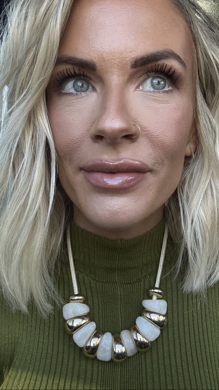 Day in the life of a hairstylist that works 20 minutes north of Nashville TN. Everything I use- down to my outfit and cup- is tagged in this post!

#LTKootd #LTKdayinmylife #LTKmorningroutine
