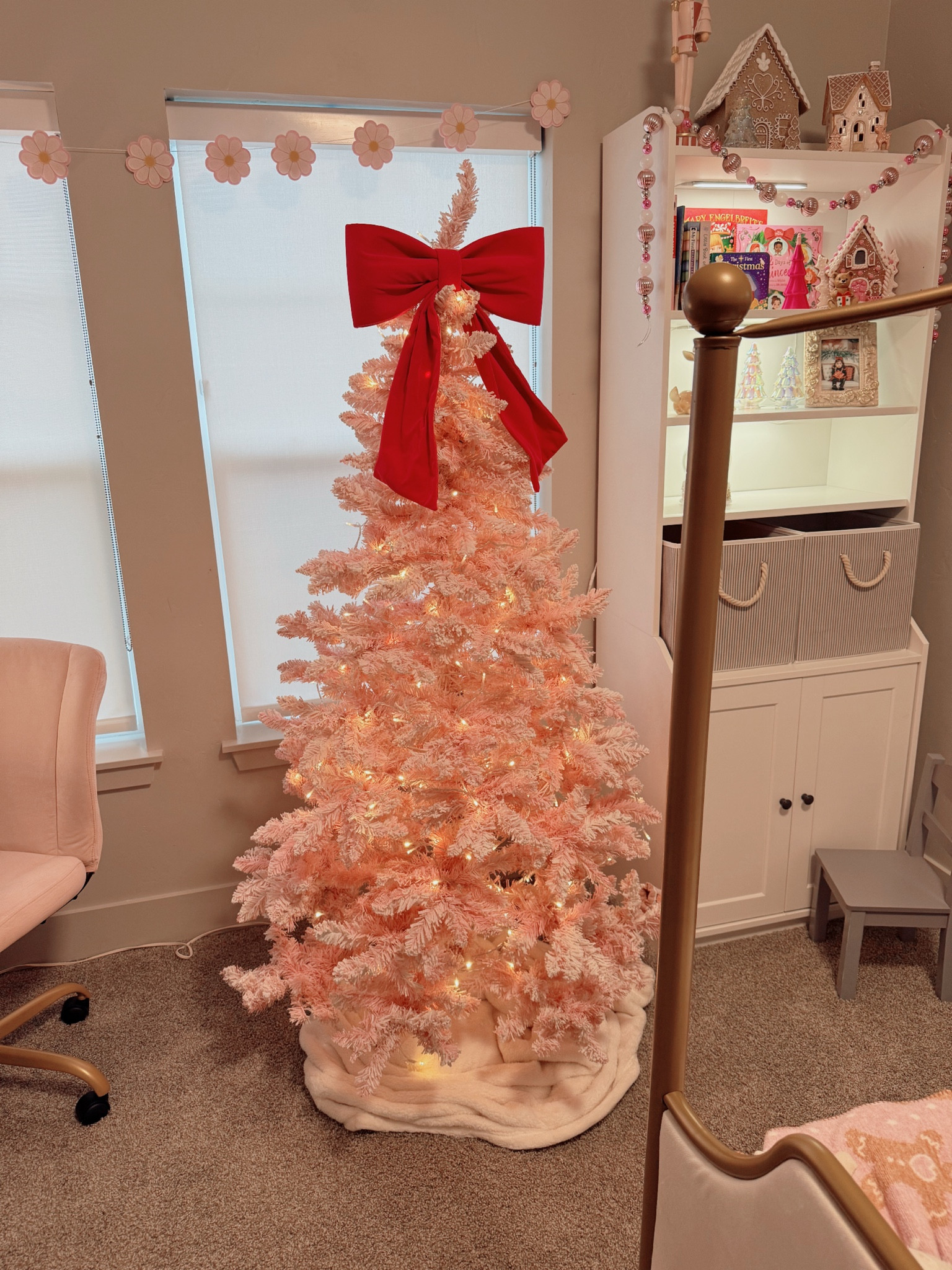 Chloe’s bedroom Christmas decorations 🎀🎄✨

#LTKHome #LTKHoliday #LTKSeasonal