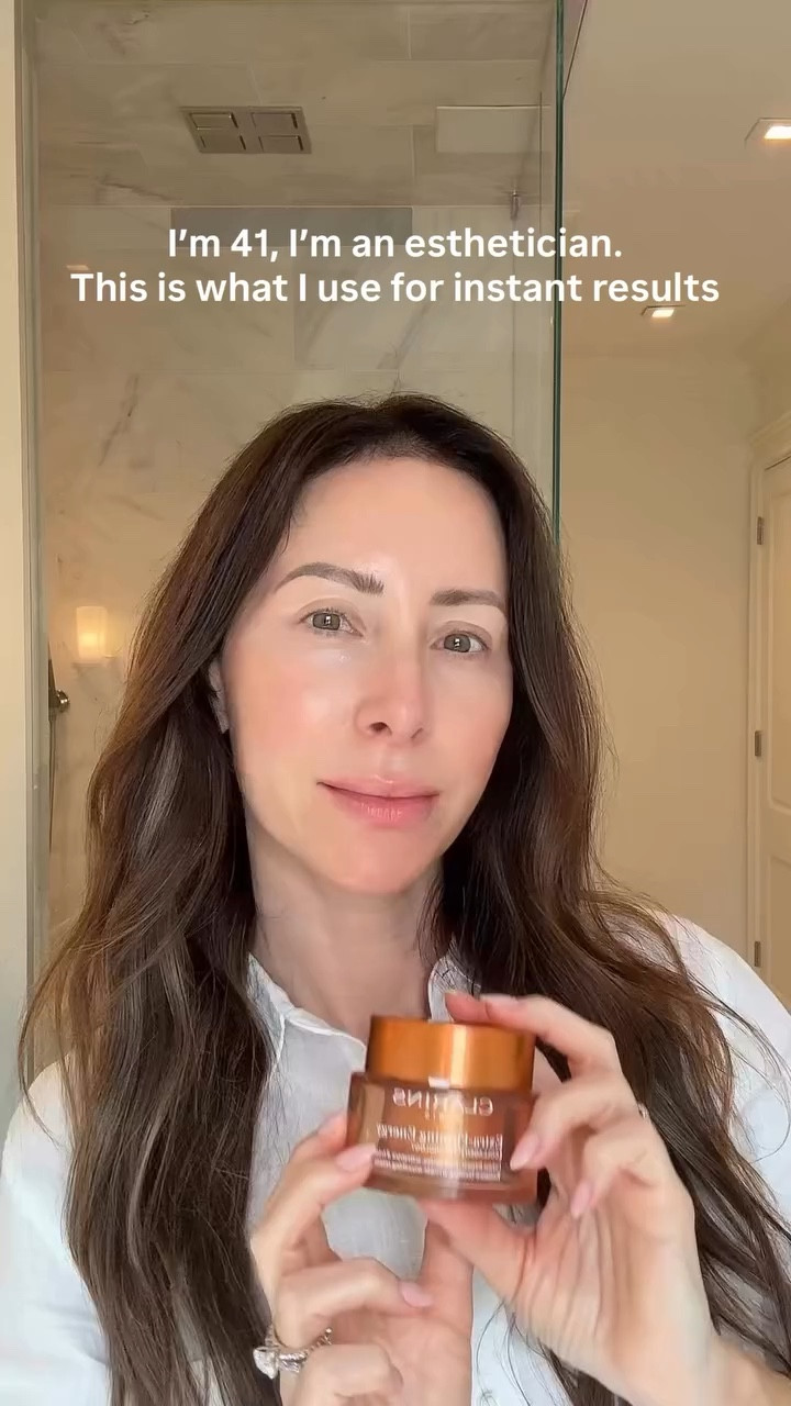 I’m 41, I’m an esthetician, and this is how I get that rested, plump glow before makeup.

This is the kind of moisturizer I love because it gives you that immediate “my skin looks better already” effect, but it’s also doing more long term.

The Clarins Extra-Firming Energy Cream has a bouncy gel-cream texture that melts into the skin and leaves the prettiest healthy glow without feeling heavy.

It’s formulated with red ginseng to help boost radiance, niacinamide to brighten and even the look of skin tone, and organic oat sugars for that instant visible lift-effect.

It also helps support firmness and elasticity over time, which is something I care about even more in my 40s.

What I love most is how it sits under makeup. My skin looks smoother, more hydrated, and luminous, but not greasy.

It gives that plump, fresh base that makes everything apply better.


skincare over 40, glowing skin, anti-aging skincare, skincare tips, glass skin , skincare routine

#LTKselfcare #LTKBeauty #LTKOver40