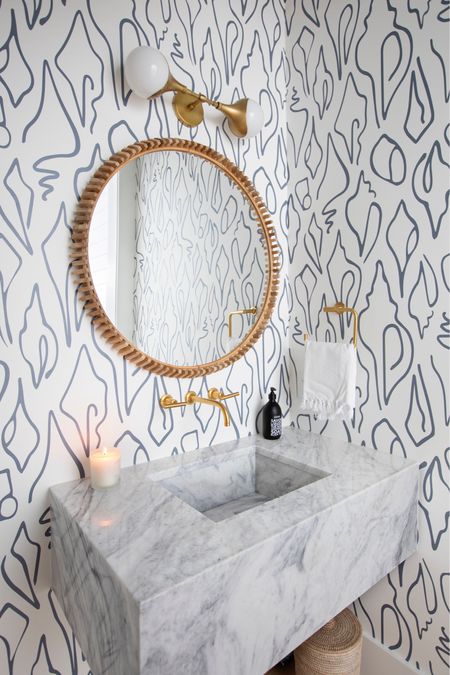 Playful patterns.

Give small spaces a unique touch with fun printed wallpaper! We incorporated one of our favorite local textile artists, @emilydaws wallpaper in this powder room.

Photography: @margaret.wright 
.
.
.
#interiordesigner #interiors #interiordecorator #Charleston #CharlestonDesigner #DanielIsland #Kiawah #MountPleasant #HomeDecor #Decorating #ModernCoastal #CoastalLiving #SouthernLiving #LowCountry #thenewsouthernh #bhghome #instahome #homeinspo #decorinspo #hgtv #hgtvhome #insprie_me_home_decor #insprie_me_home_decor #powderbath #wallpaper #emilydaws 

#LTKhome