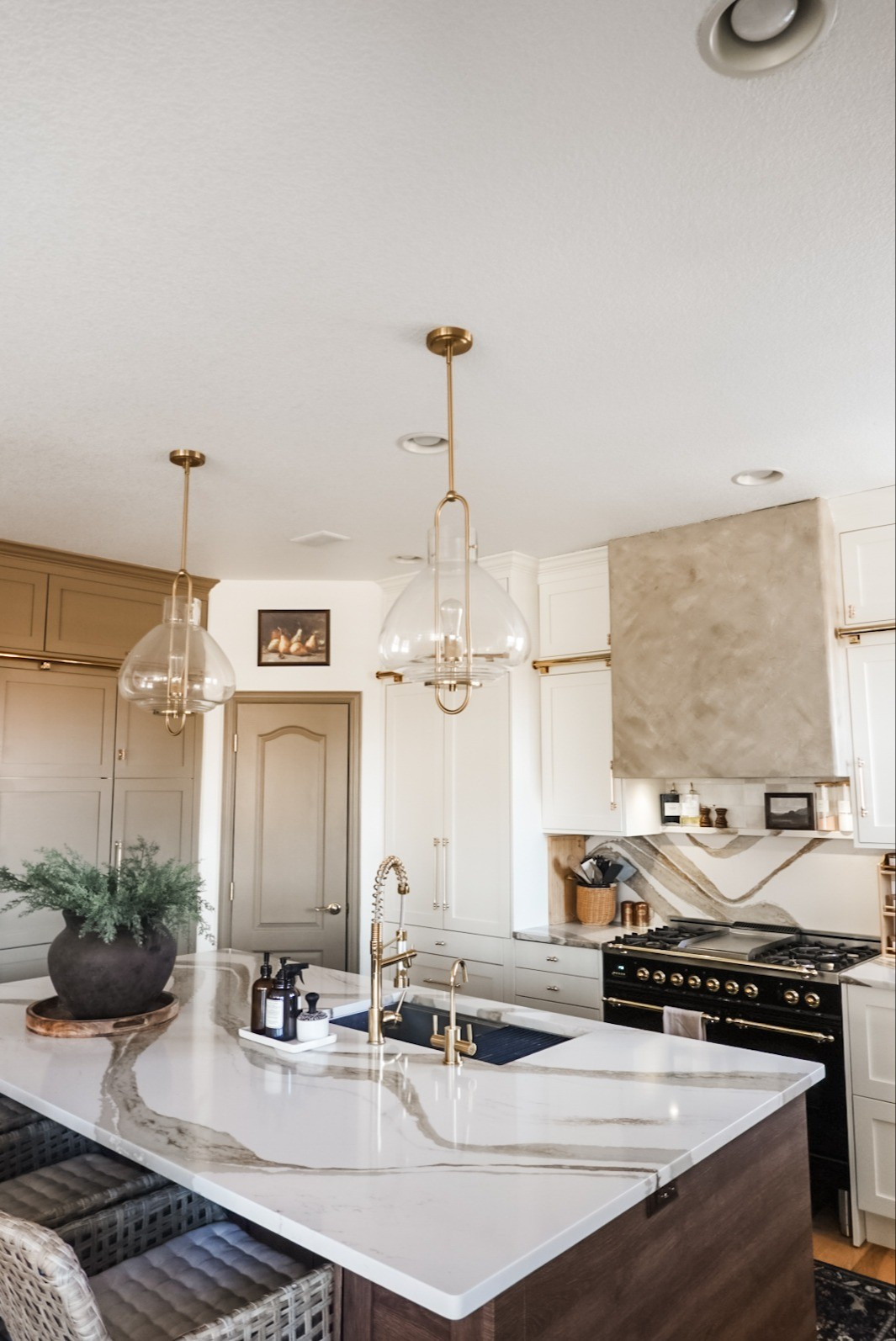 Here's a list of supplies we used for our vent hood. *Just a note: the paint combo for our hood is Dapper Tan and Summer White by Sherwin Williams. 

#LTKHome #LTKU #LTKStyleTip