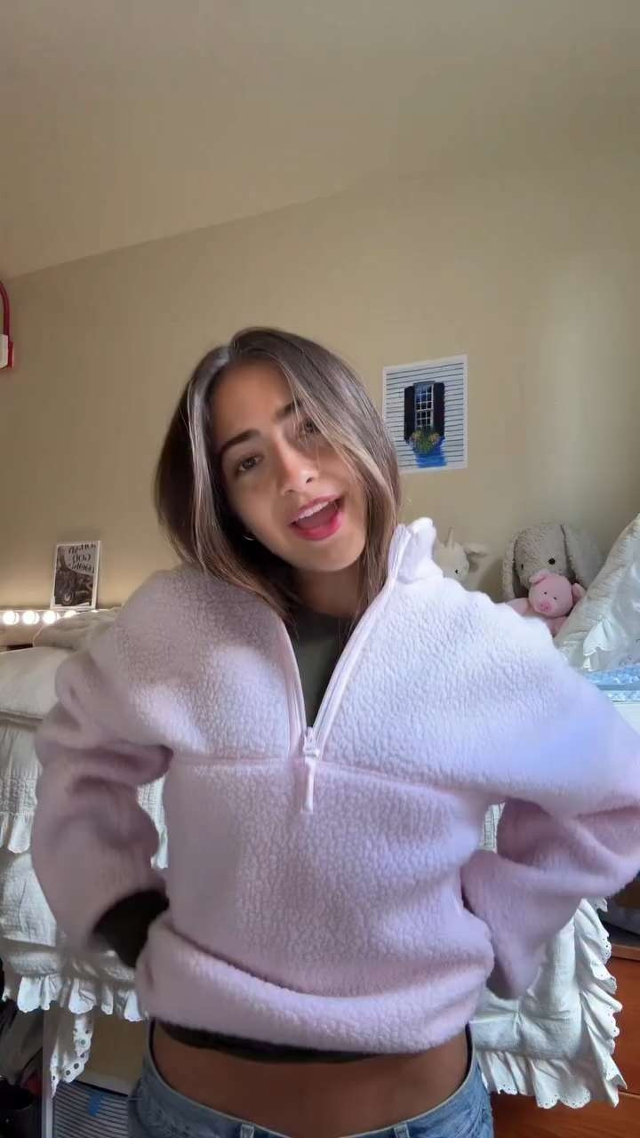 🩰🐷🫒🥝🧸🍓💋 :) 

 #LTKgrwm #LTKootd