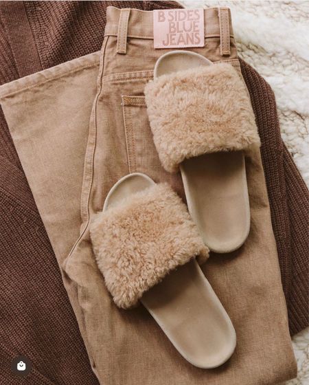 FREE pair of Jenni Kayne slides when you spend $150 at their skincare company Oak Essentials. Crazy good deal! Won’t last long! Just add the slides to your cart and when you check out with $150 or more the slides will show as free! 

#LTKGiftGuide #LTKstyletip #LTKsalealert