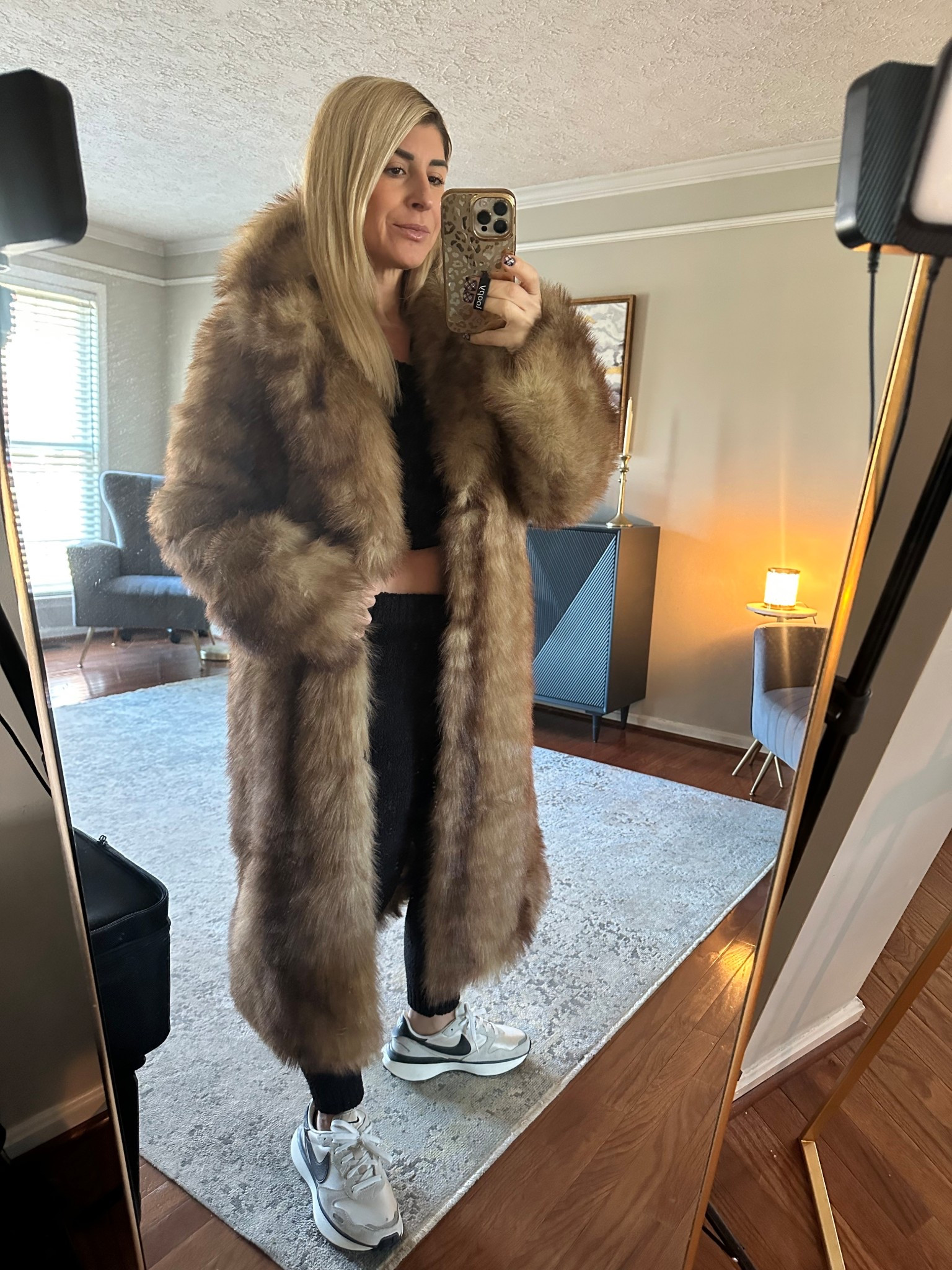 Mob wives aesthetic long fur coats 

#LTKmomlife #LTKSeasonal #LTKFindsUnder100
