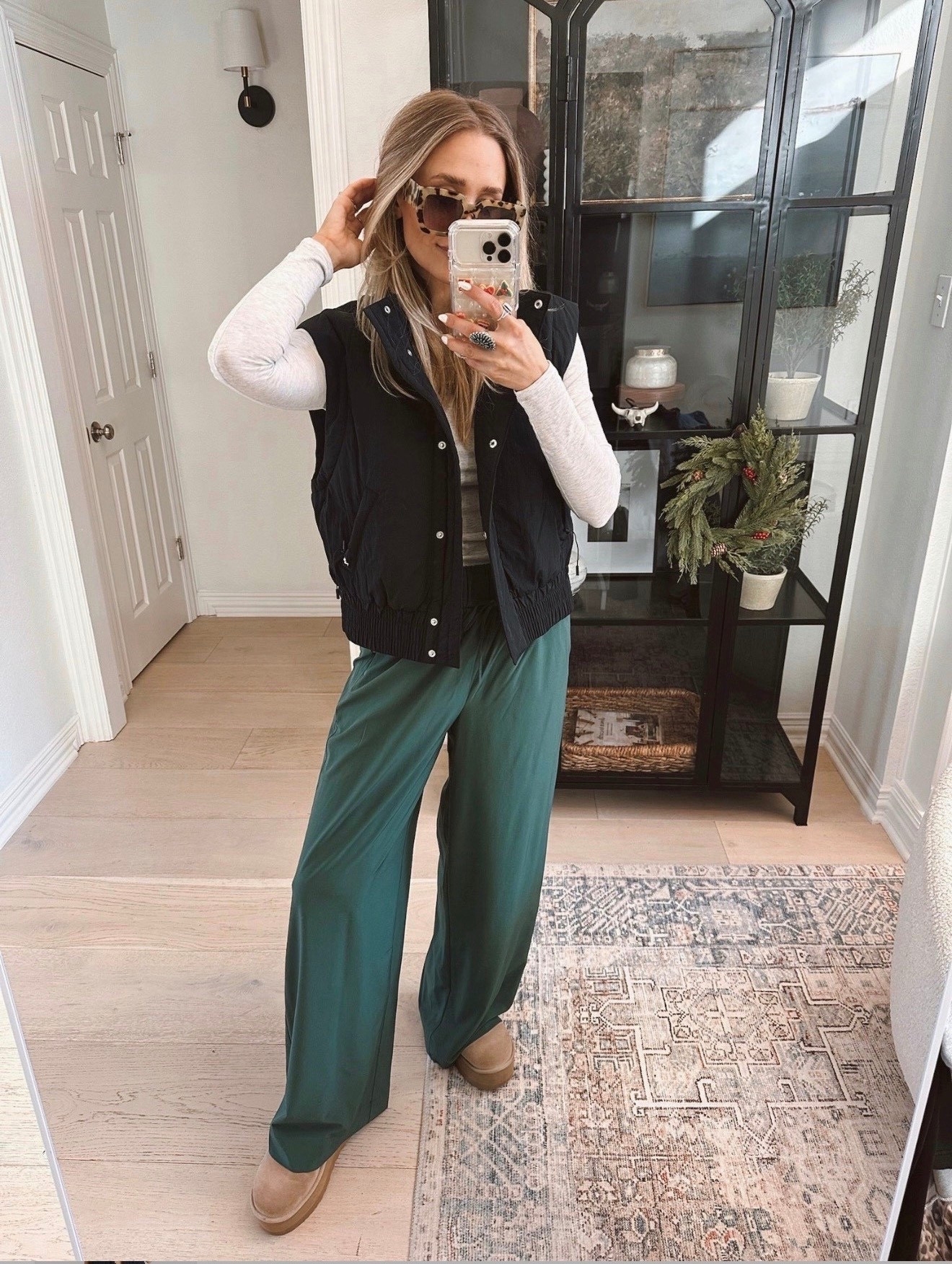 ✨SCROLL TO SHOP✨

🤍The Lulu Inspired pants I’ve worn dozens of times because they are so good! I have them in 4 colors! 

Order your tts 🤍😘
C1