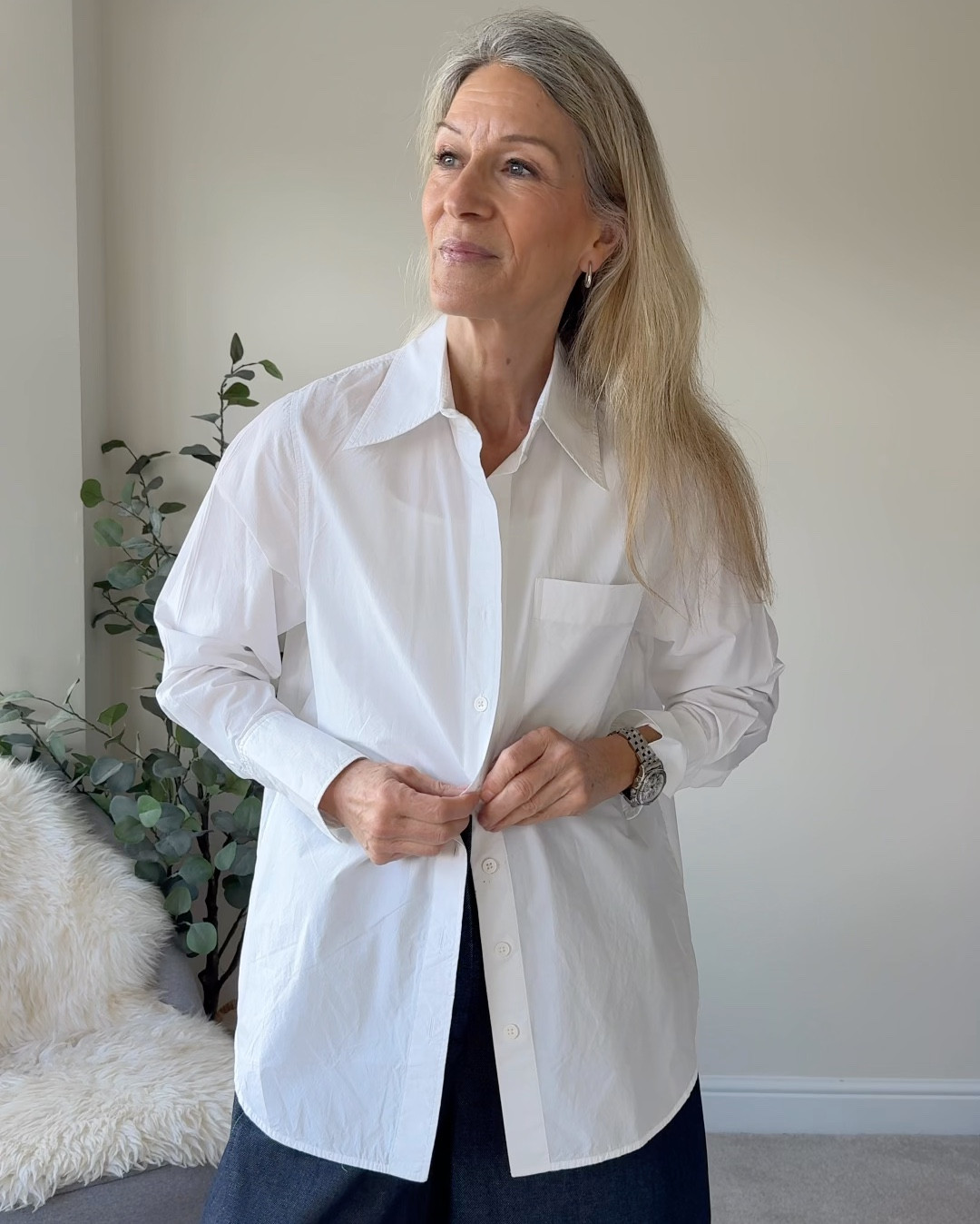 Classic white shirt, navy cashmere jumper, dark denim jeans … a failsafe combo. 
Spring style 
Styling Jeans
Navy Cashmere



#LTKspring #LTKjeans #LTKover50style