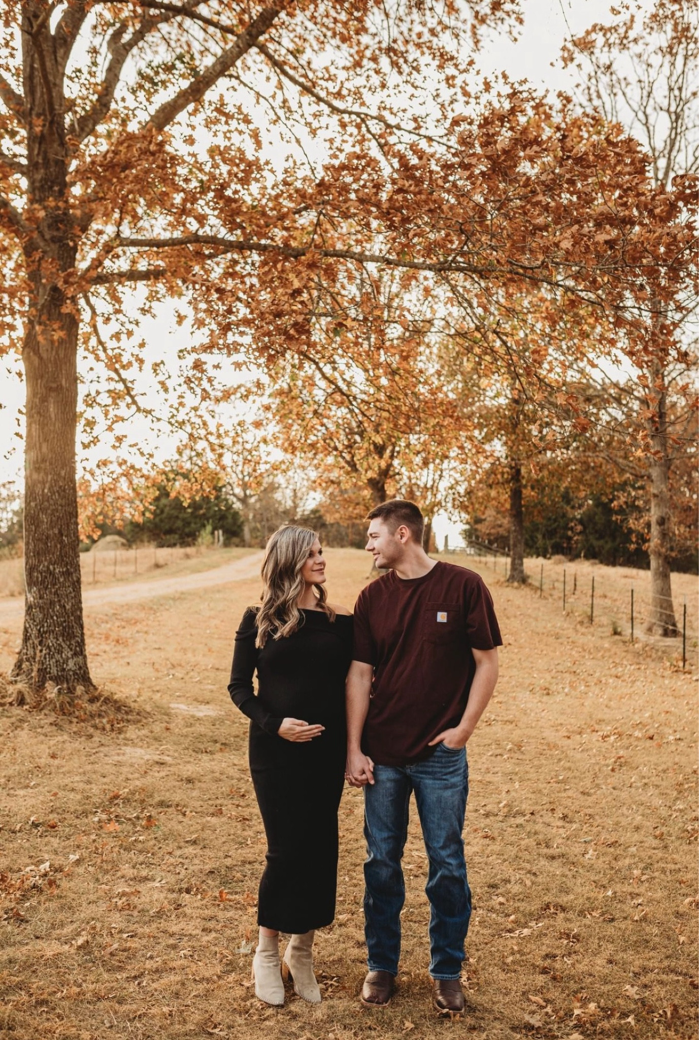 Maternity photoshoot outfit #maternityoutfit #falloutfit #sweaterdress

#LTKBaby #LTKBump #LTKSeasonal