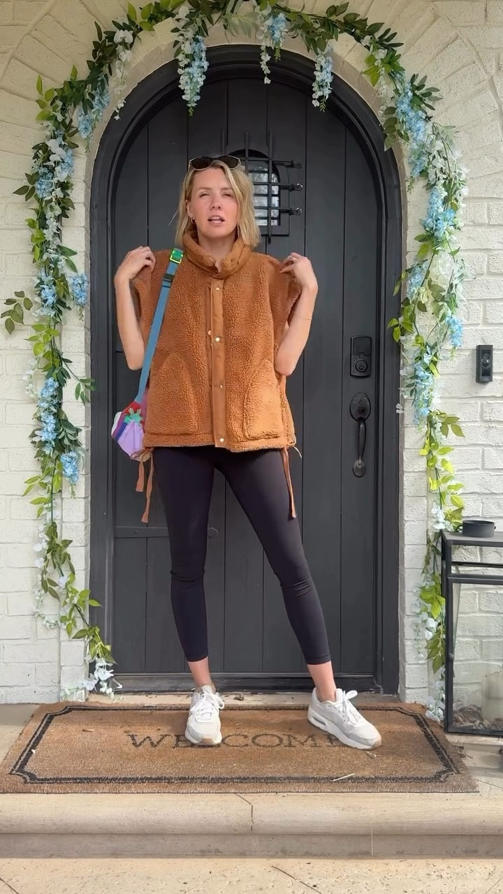 yeah, I’ll be wearing this on repeat all fall long 🍂



fall transition outfit, mom style

#LTKSeasonal