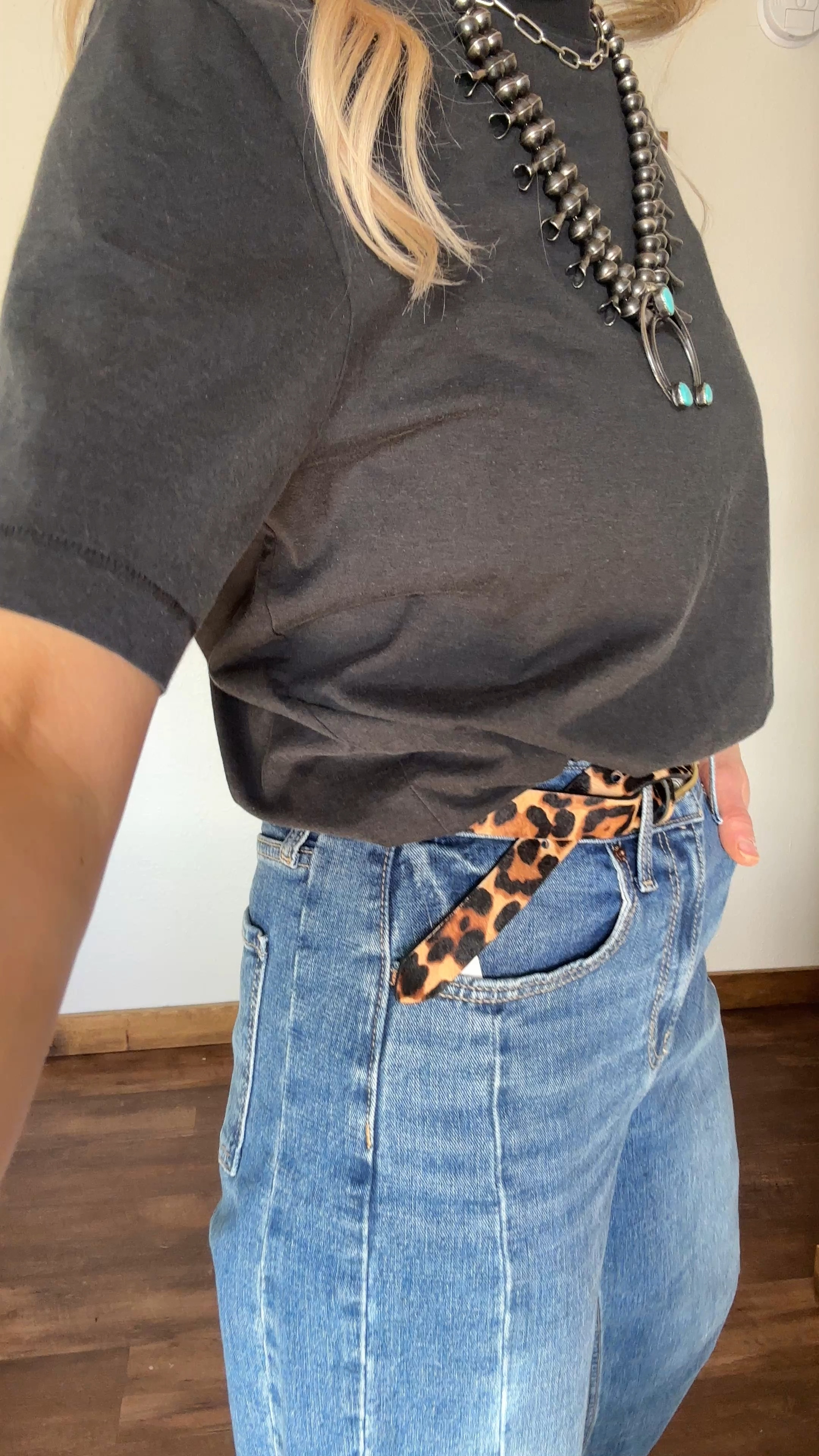 Barrel jeans that everyone will love! These are super flattering, come is a variety of colors, and are under $50! 

#LTKFindsUnder50