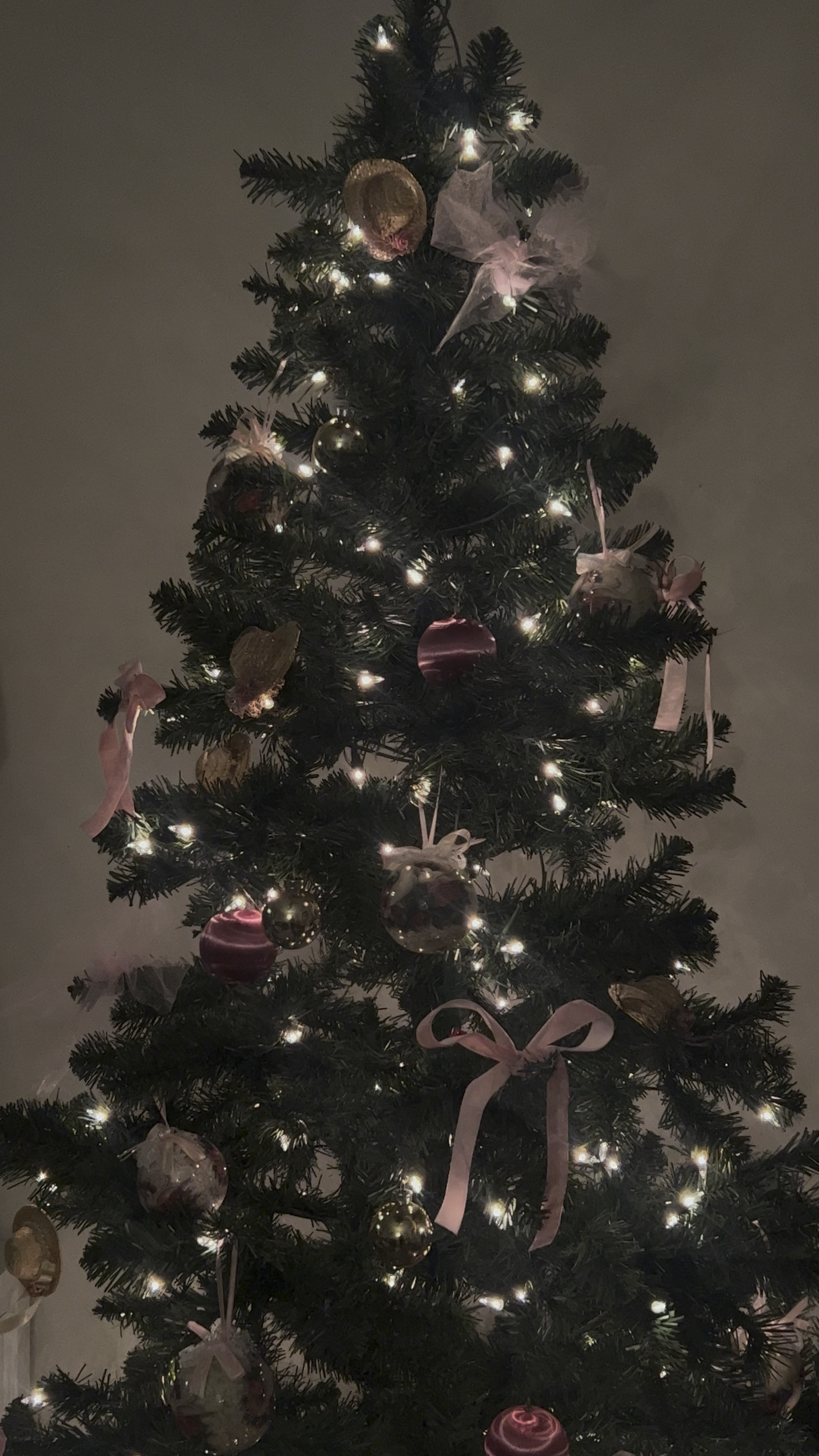 the perfect mid 20’s apartment tree — 6.5 foot and AFFORDABLE! 

#LTKSeasonal #LTKHoliday #LTKfindsunder50