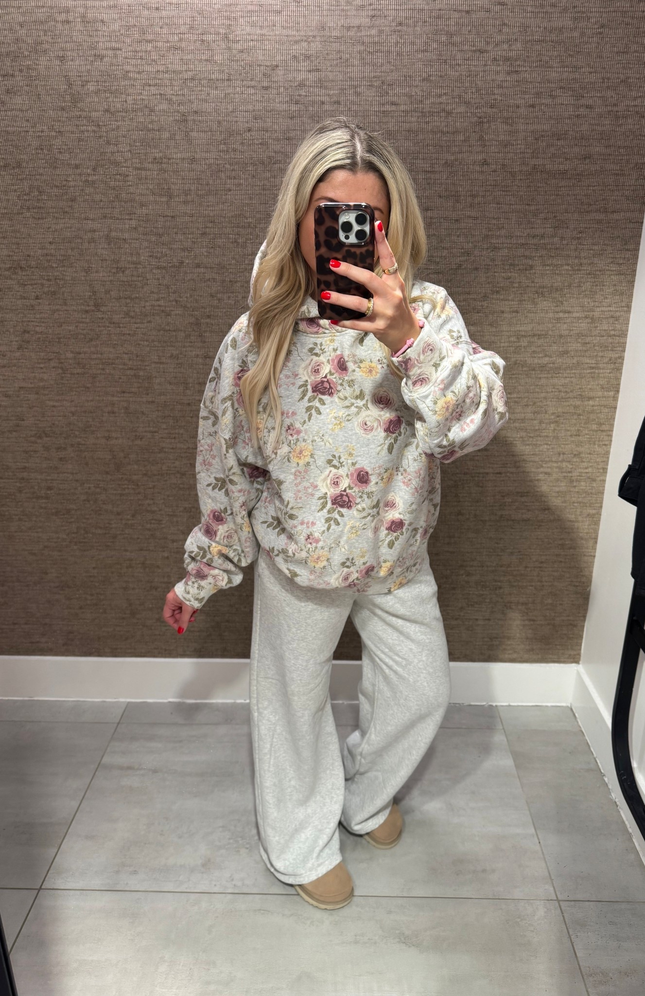 Abercrombie outfit on sale
Size m hoodie
Small sweatpants 
Uggs tts

#LTKFindsUnder100 #LTKGiftGuide #LTKSaleAlert