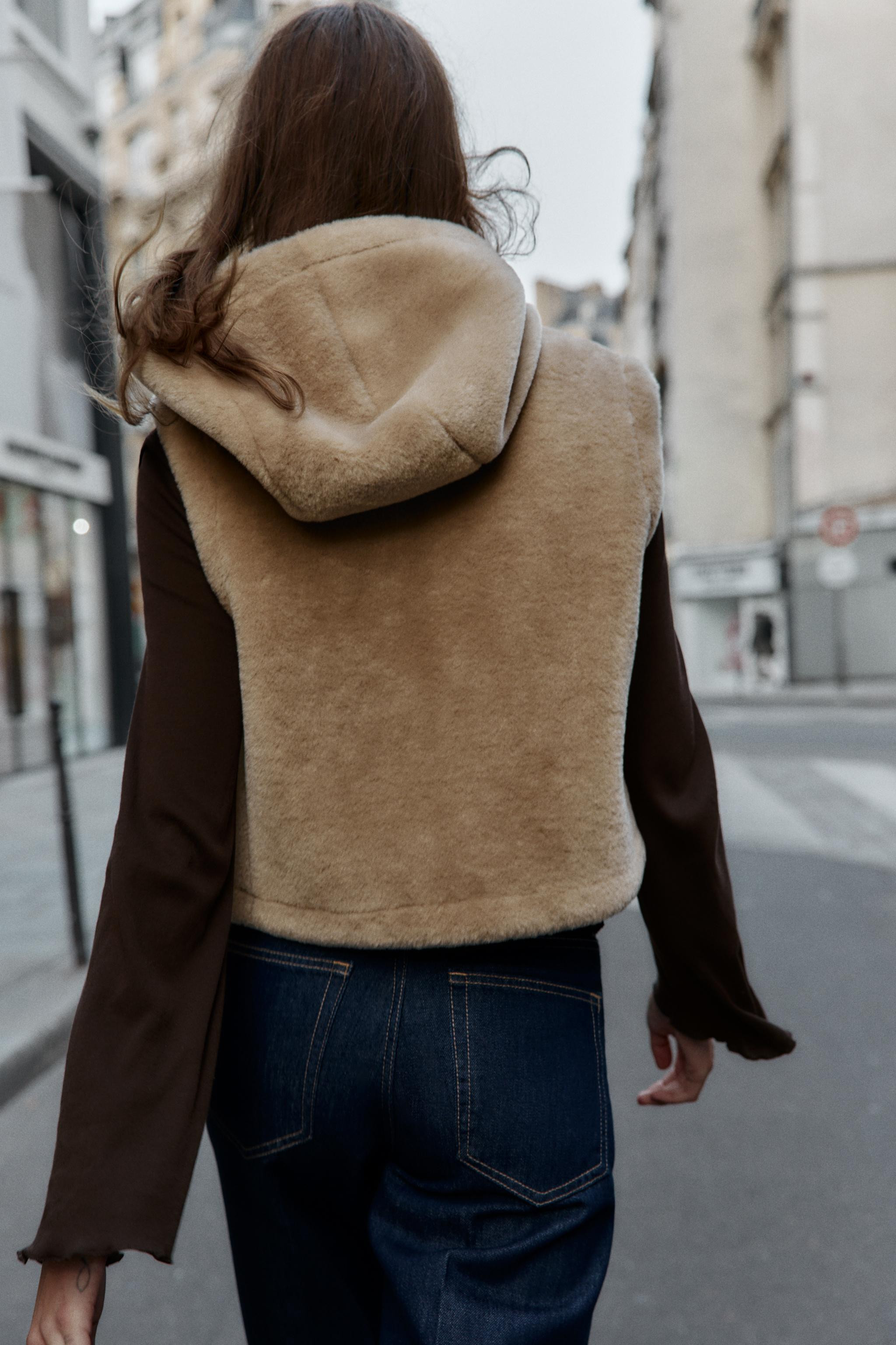 Coat with lapel collar and long sleeves. Front welt pockets. Back vent at hem. Double-breasted fr... | Zara US