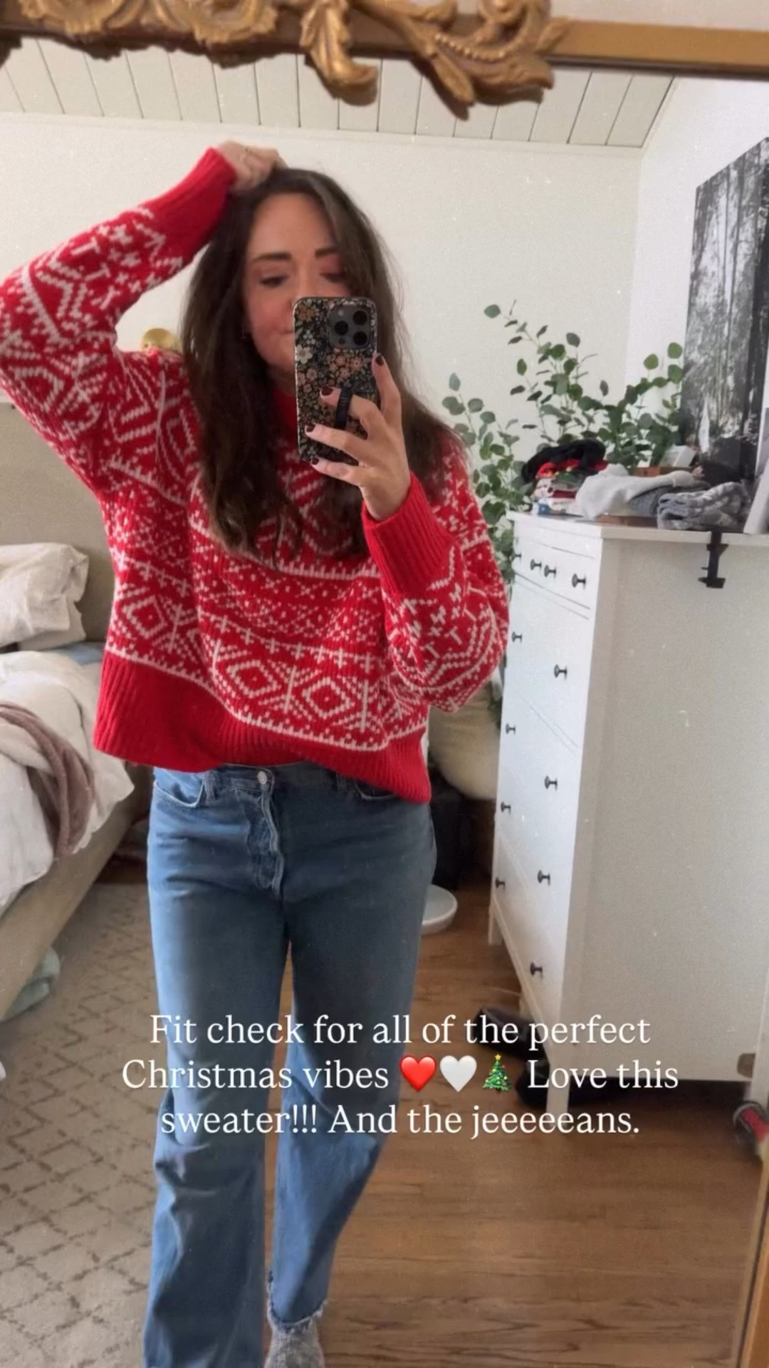 Fit check for all of the perfect Christmas vibes ❤️🤍🎄 Love this sweater!!! And the jeeeeeans.