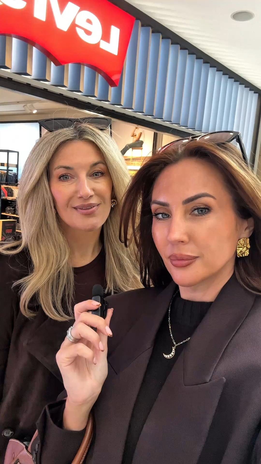 Favourite jeans for autumn bootleg jeans, rib case jeans, Levi jeans, autumn jeans, black jeans, dark denim, skinny liked jeans

#LTKautumn #LTKstyletip