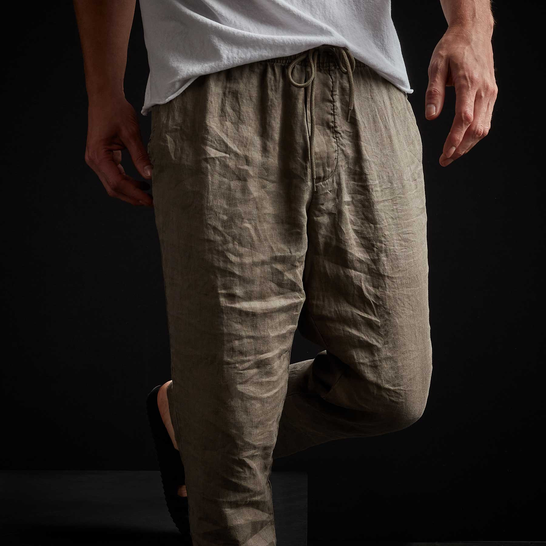 Lightweight Linen Pant in Platoon Pigment | James Perse Los Angeles | James Perse Los Angeles | James Perse (US)