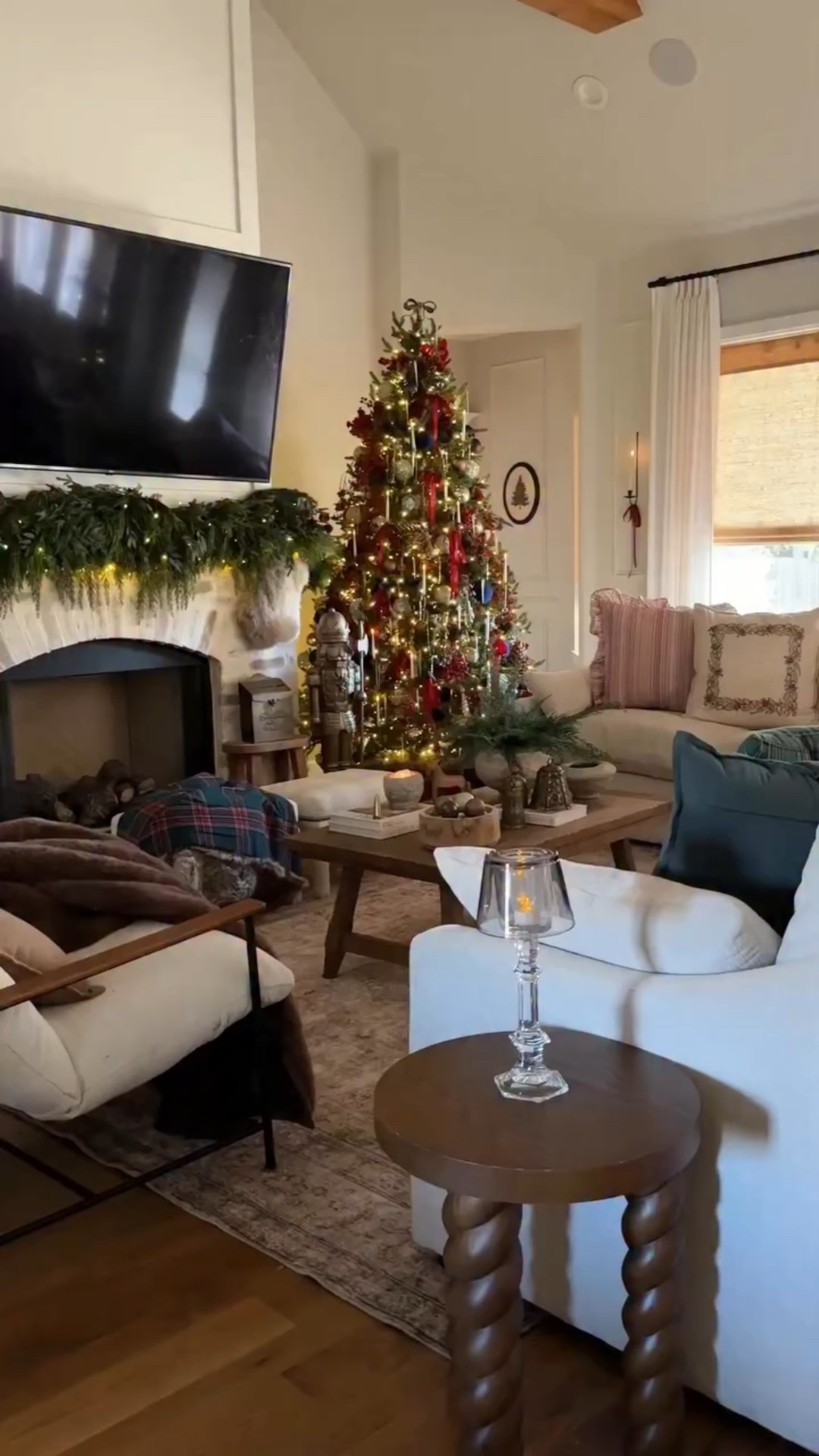 POV: You just stepped into my cozy Christmas glow.

#christmashomedecor #christmasdecor #christmashome #tistheseason

#LTKHoliday #LTKSeasonal #LTKHome