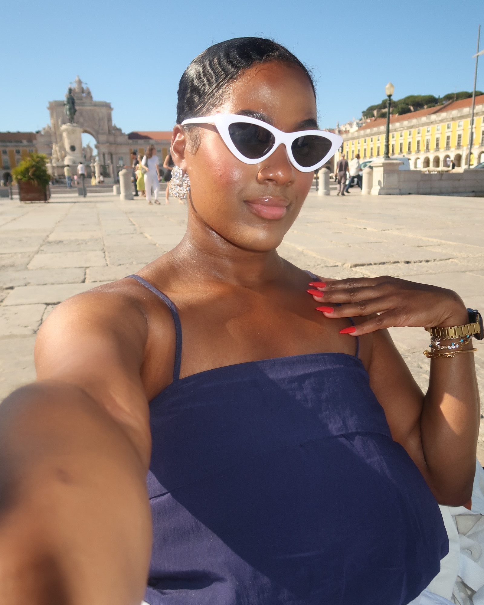 Perfect sunglasses to finish a look 💗

#EuroSummer #Sunglasses 