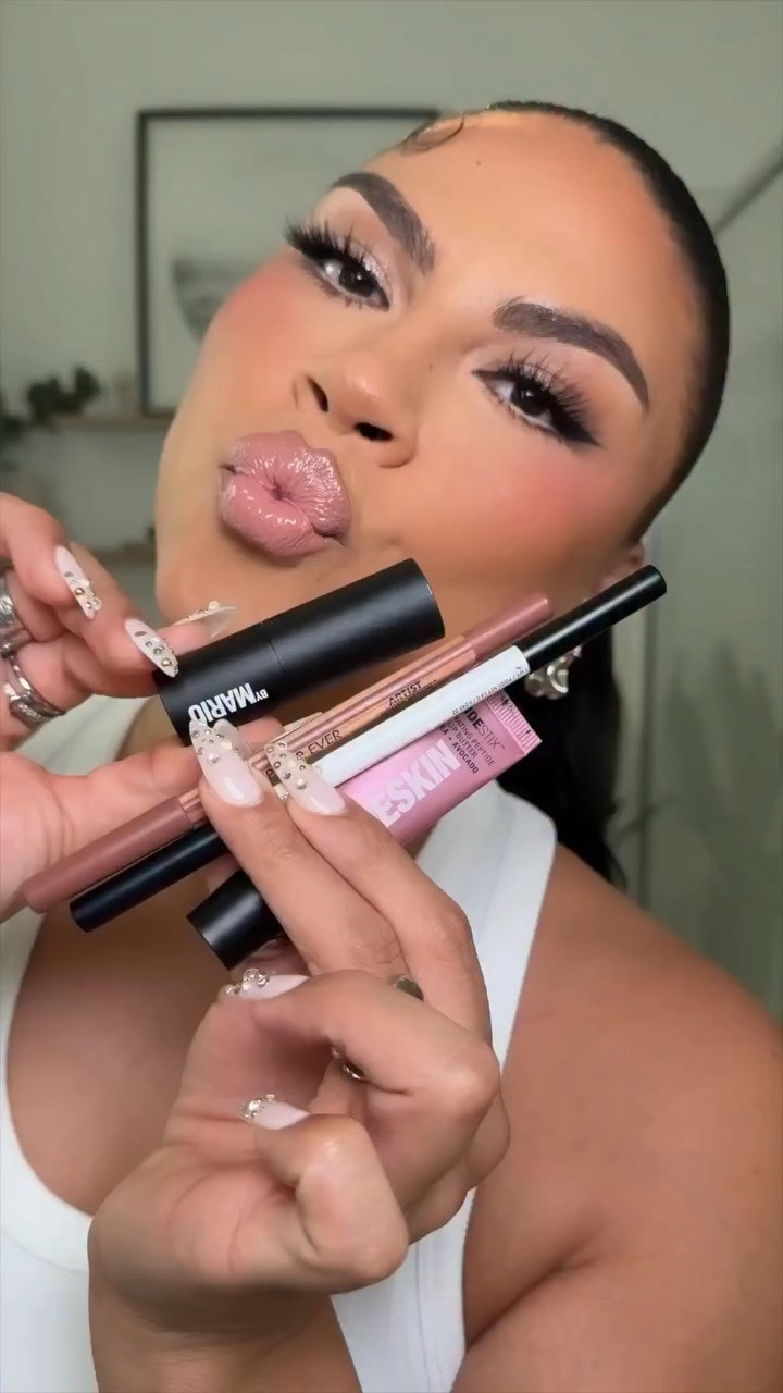 been so long since i gave you a good lip combo! 

@makeupbymario ultra suede sculpting lip liner in Almond 
@makeupforever wherever walnut artist color pencil 
@makeupbymario south shore supersatin lipstick 
@nudestix rose sparkle lip butter 

#lipcomb #makeuplover #makeup #liptutorial

#LTKBeauty #LTKgrwm #LTKU