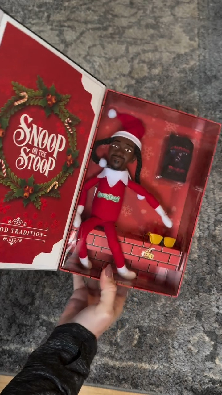 🙌🏻Hahaha! How awesome is this “Snoop Dogg Snoop on The Stoop?” Perfect gift for the Snoop fan! Includes: Snoop Doll, Shirt, Necklace, Sunglasses & Card!!
#christmizzle #snoopdog #elfontheshelf #snooponastoop #snooponthestoop

#LTKHoliday #LTKGiftGuide #LTKSeasonal