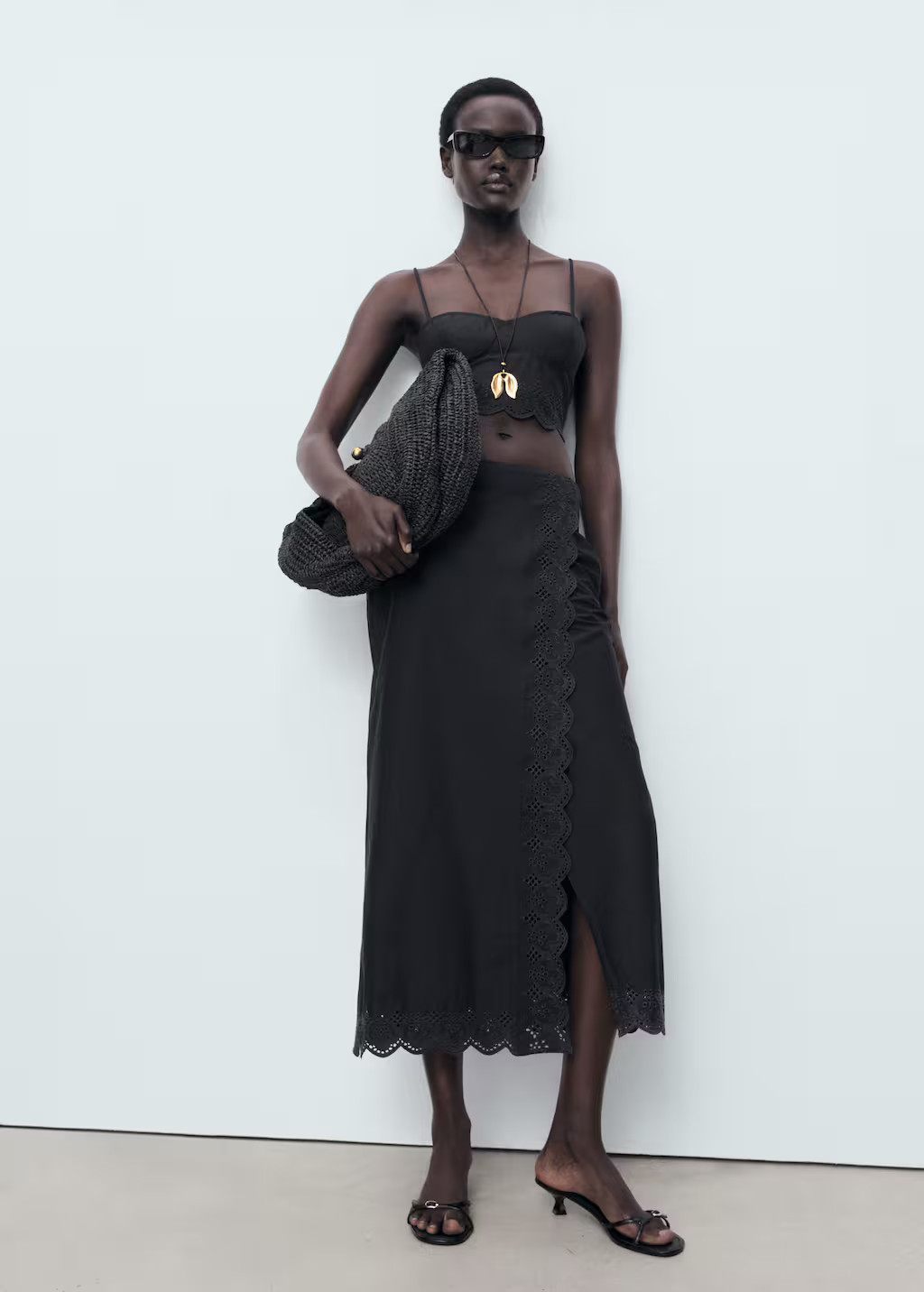 Embroidered crop top black - Women - M - MANGO | Mango (US/MX/AU)