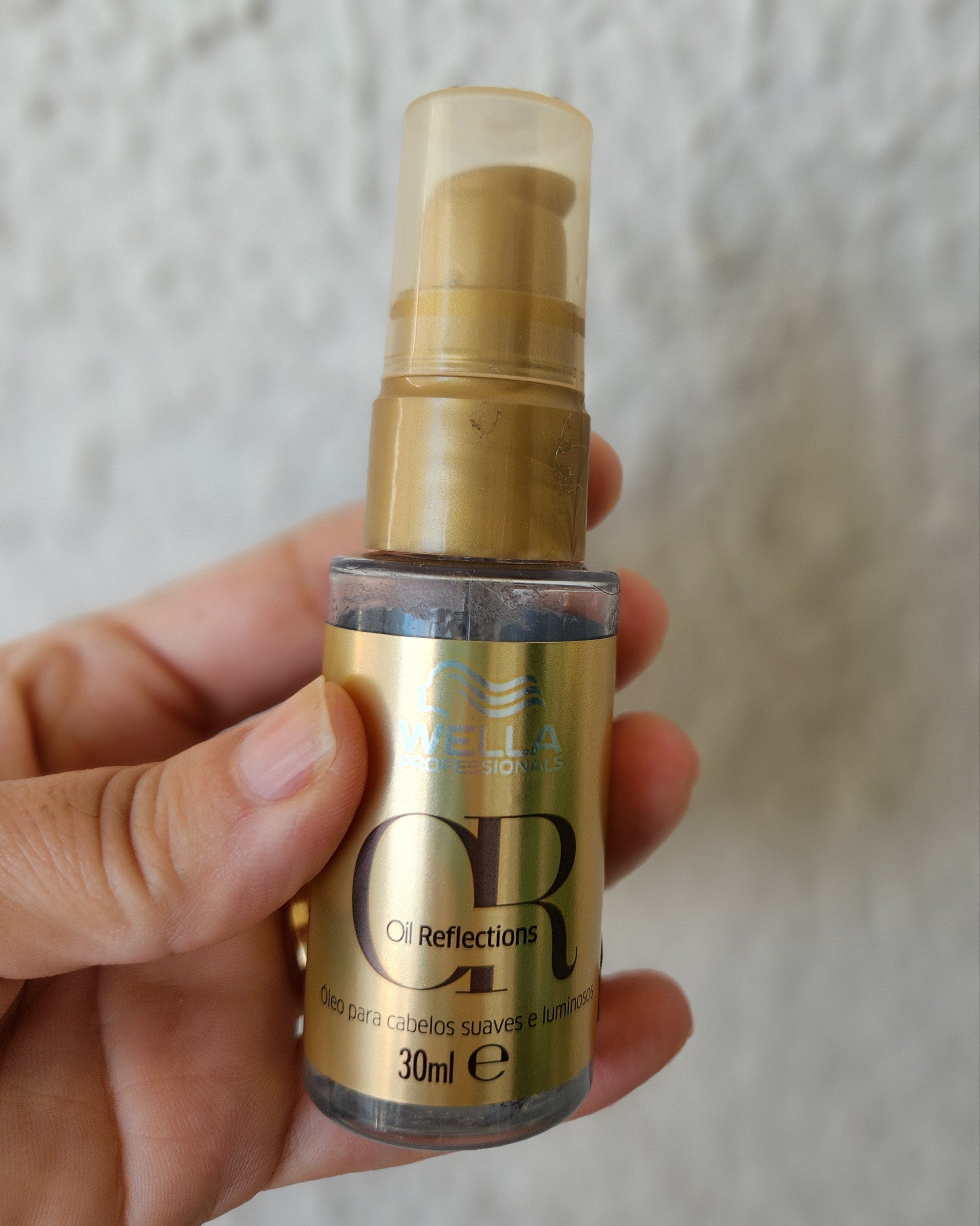 Wella profissional Oil Reflections é o Óleo indicado pra uso diário.  Com ele você vai ter cabelos mais nutridos ,proteção e aquele efeito gloss que a gente ama. 😱💙

