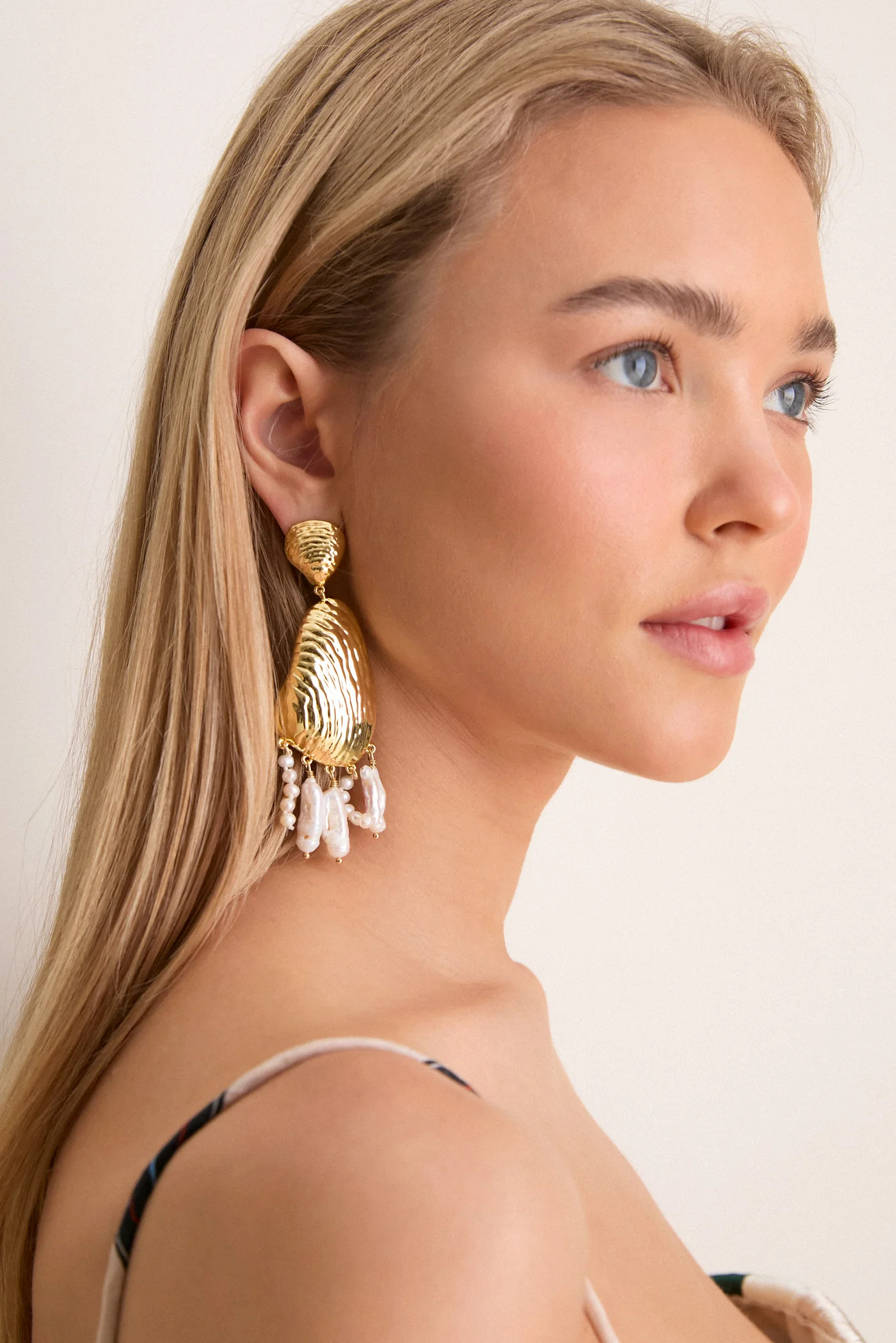 White Gold Luxe Gloria Earrings | Tuckernuck (US)