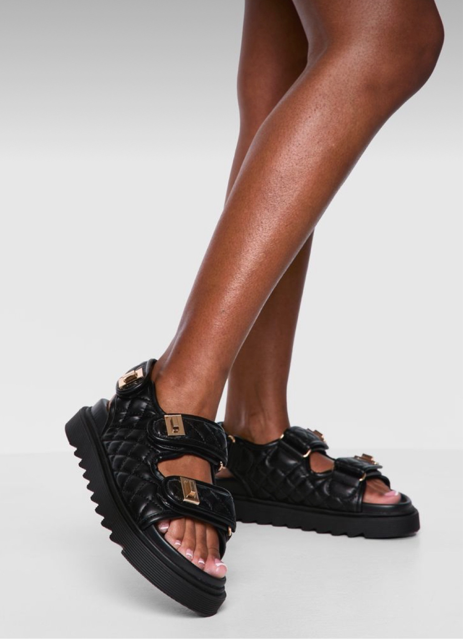 It’s sandal season!! 🖤



#DadSandals
#ComfortFirst #runningerrands
#sandals
#flatsandals
#SummerStyle
#FashionComfort
#CasualChic
 #MomentsInComfort
#StylishComfort
#WalkInStyle
#EverydayElegance #FashionableFeet

#LTKShoeCrush #LTKFestival