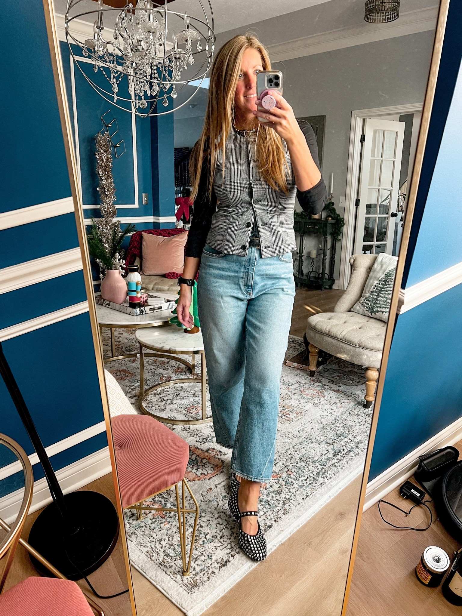 A vest and boyfriend jeans might be my new favorite combo

#LTKootd #LTKdayinmylife #LTKGiftGuide