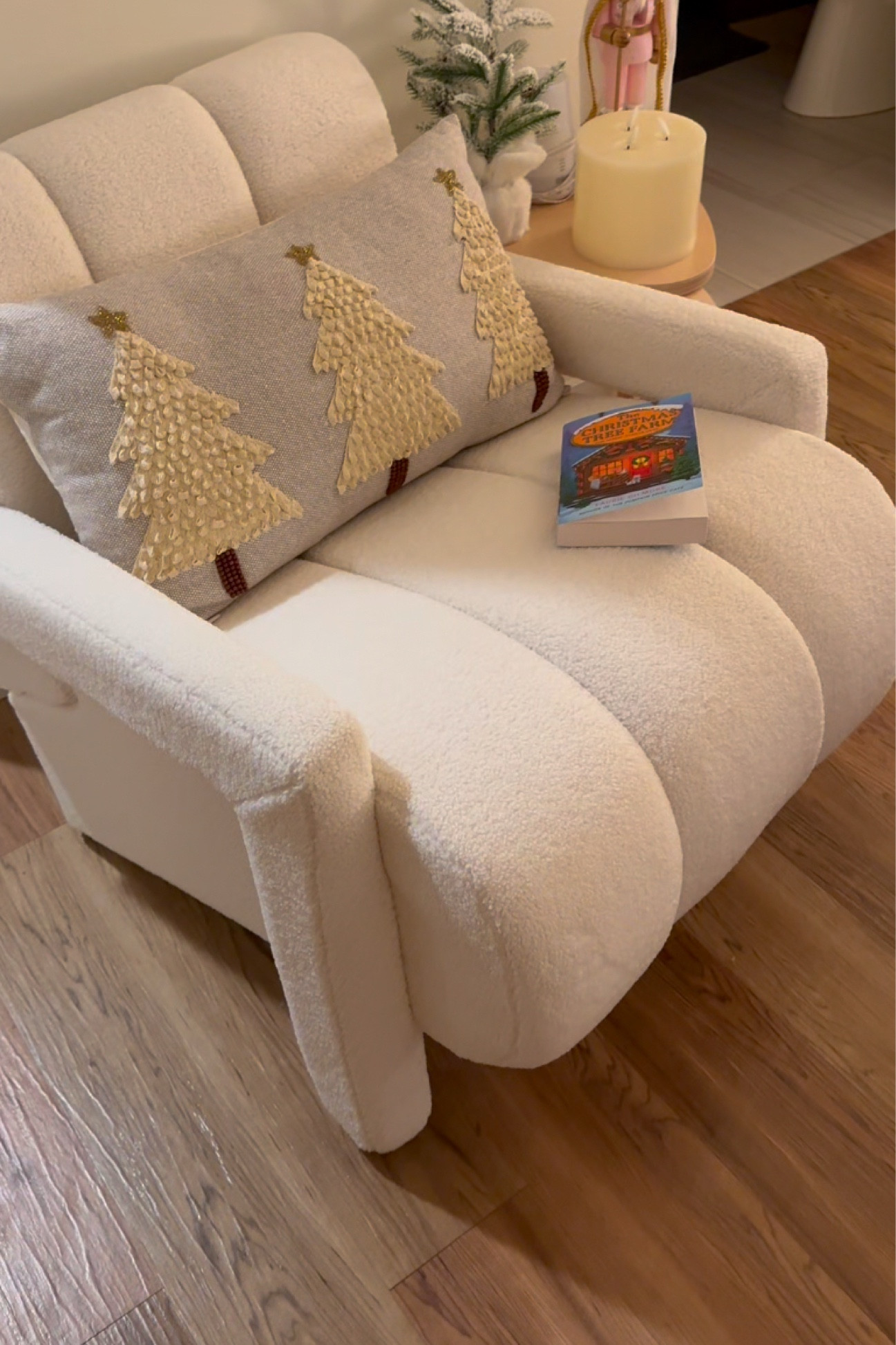 Temu home find
Arm chair
White accent chair
Sherpa chair
Christmas decor
Closet organizing 



#LTKHome #LTKHoliday #LTKFindsUnder100