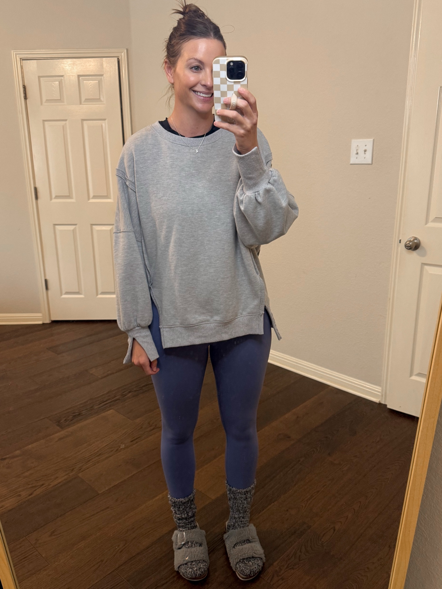 Amazon sweatshirt tts M
Amazon tank tts M
Lululemon leggings are old linking similar
Barefoot dreams socks 