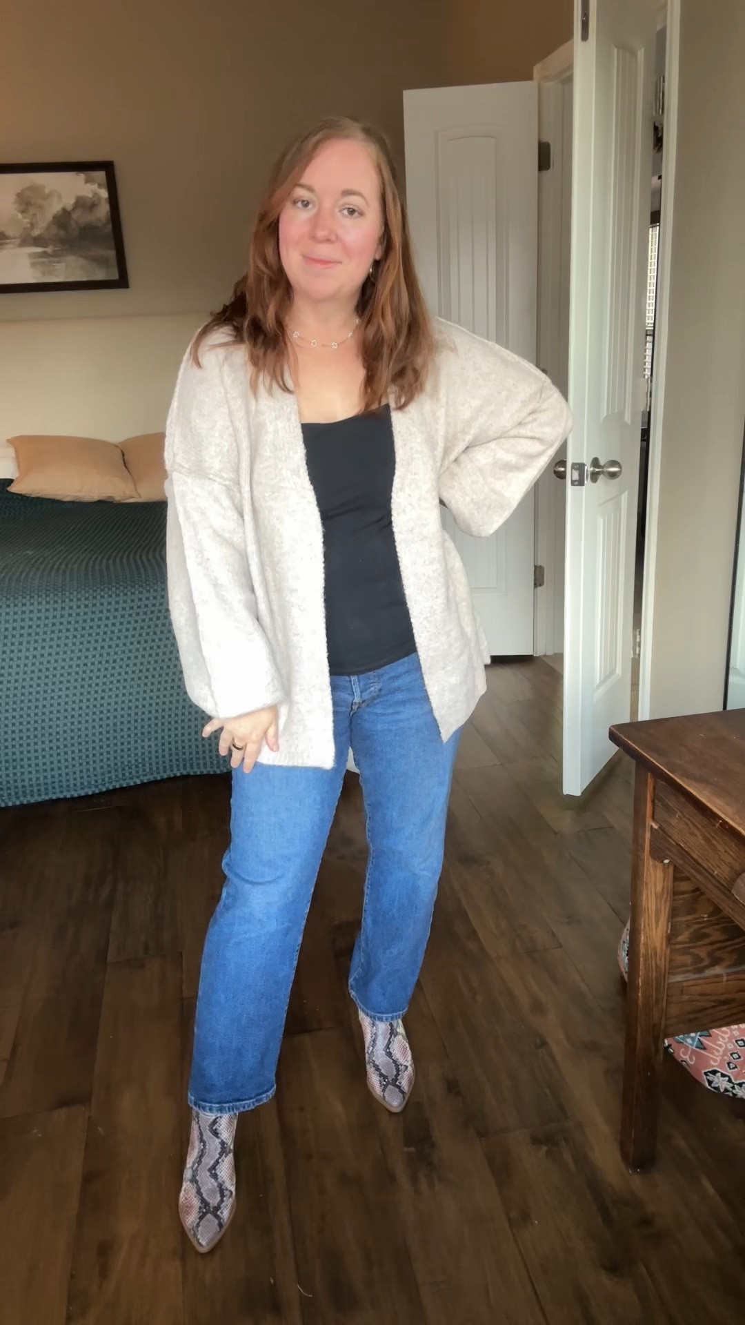 Softest Oversized Cardigan Styled 3 Ways


#LTKworkwear #LTKSeasonal #LTKfindsunder50