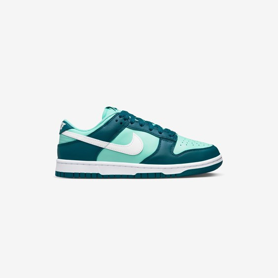 Nike Wmns Dunk Low | Sneakersnstuff