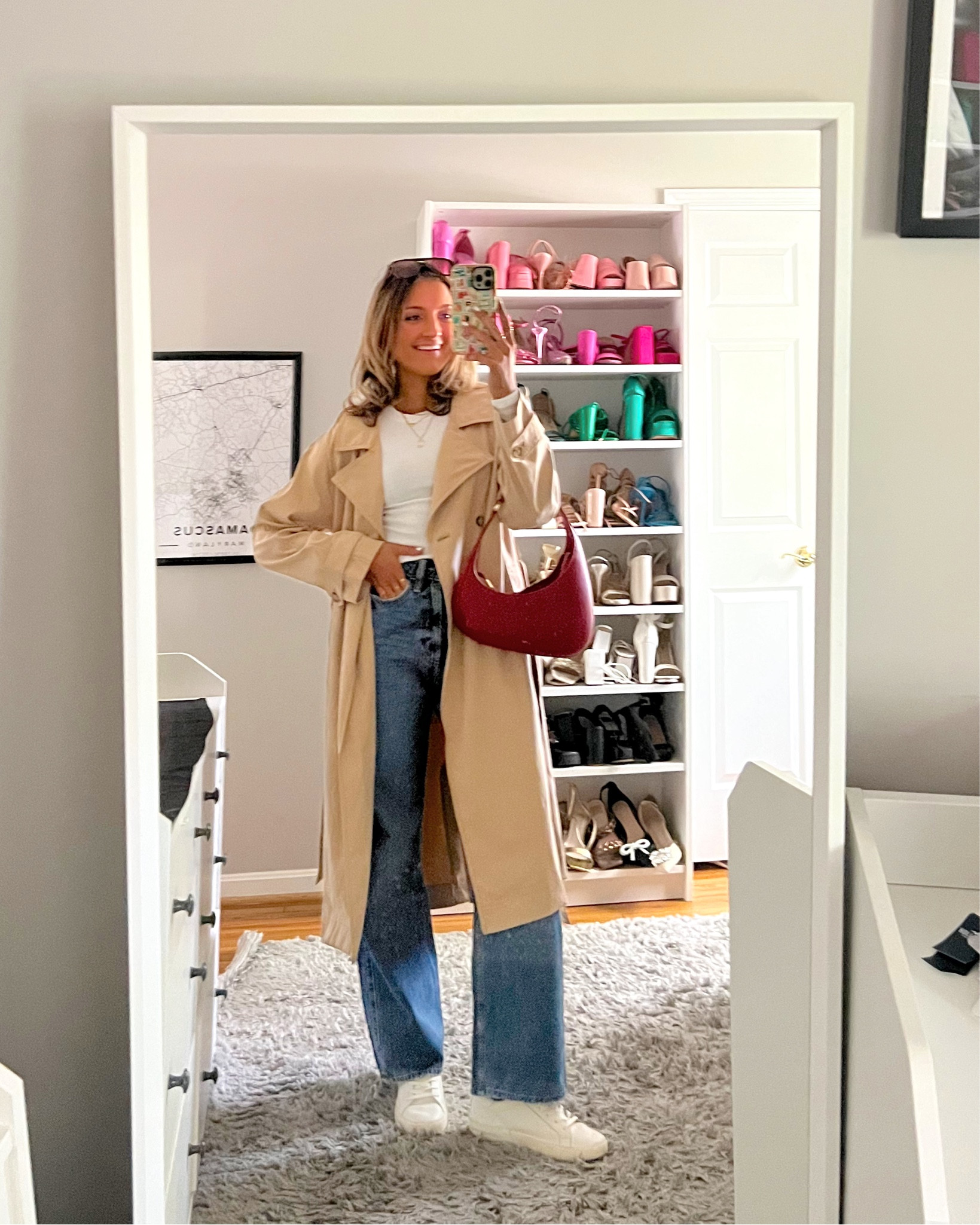 casual everyday fall outfit from Hollister. use code HCOMCKENZ for an extra 20% off your purchase (yes it’s stackable)🍂💕

wearing an 000R (I’m 5’2) in striaght leg jeans and a small in this trench coat  
